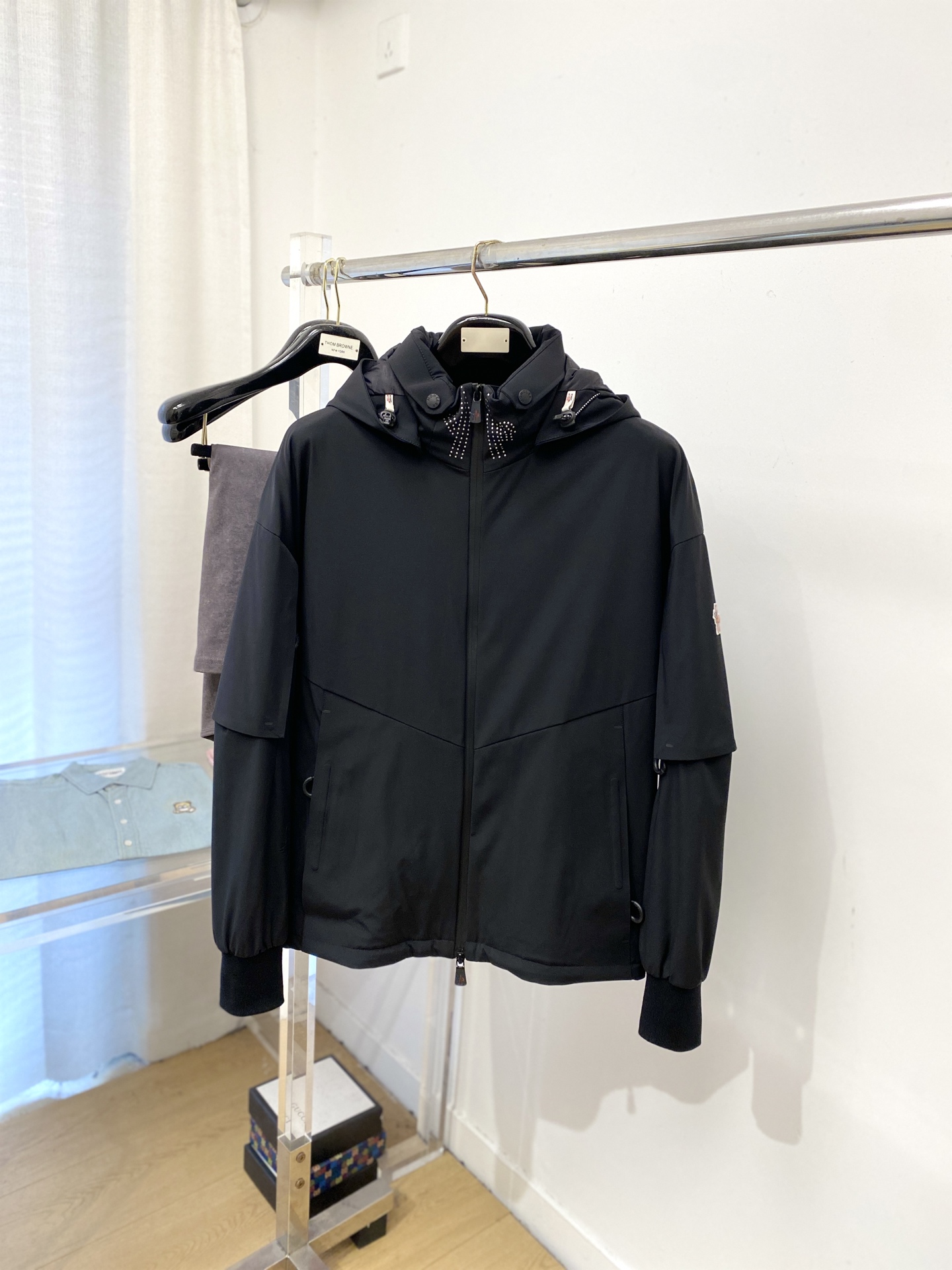 NO:622452,Covered mouth, the latest 2025 men's lightweight down jacket, the fabric is soft and comfortable.  The upper body shape is awesome.  zipper.  The accessories are all custom-supplied and imported fabrics, which are light and comfortable, warm and stylish, simple and elegant!  Lightweight and warm, the best choice to keep out the cold in autumn and winter. Size M-3XL, Moncler, jackets & coats, down jacket, alexander wang19860909蒙口、2025最新款男士轻薄羽绒夹克、面料柔软舒适 ．上身版型超赞 ．拉链．辅料都是客供 、进口面料,轻便舒适,保暖有型、简单大方款式！轻便保暖、秋冬御寒的最佳选择 码数M-3XL,,Moncler,jackets & coats,down jacket,alexander wang,Men's clothing