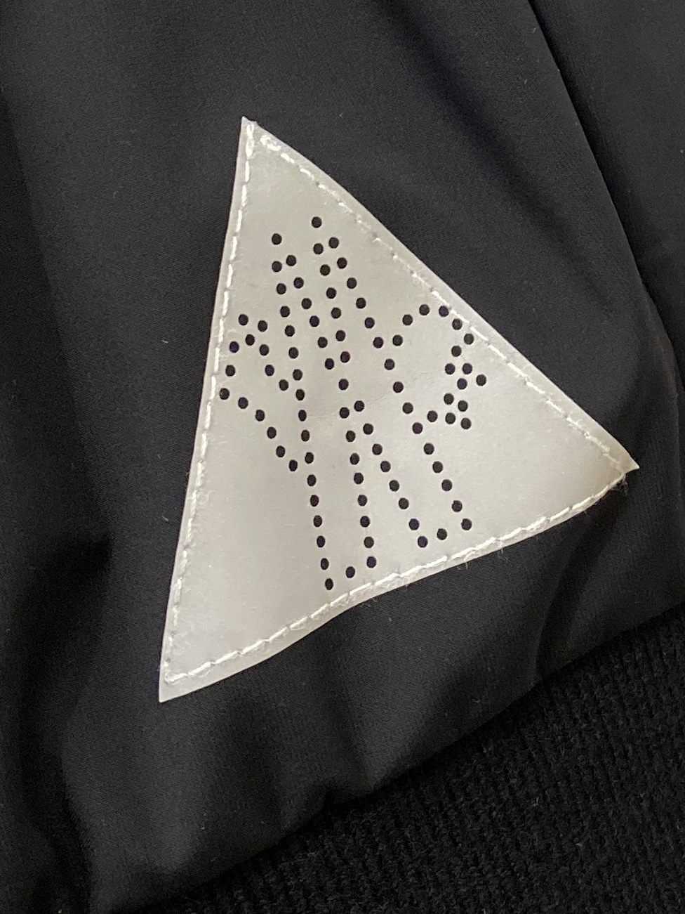 蒙口、2025最新款男士轻薄羽绒夹克、面料柔软舒适 ．上身版型超赞 ．拉链．辅料都是客供 、进口面料，轻