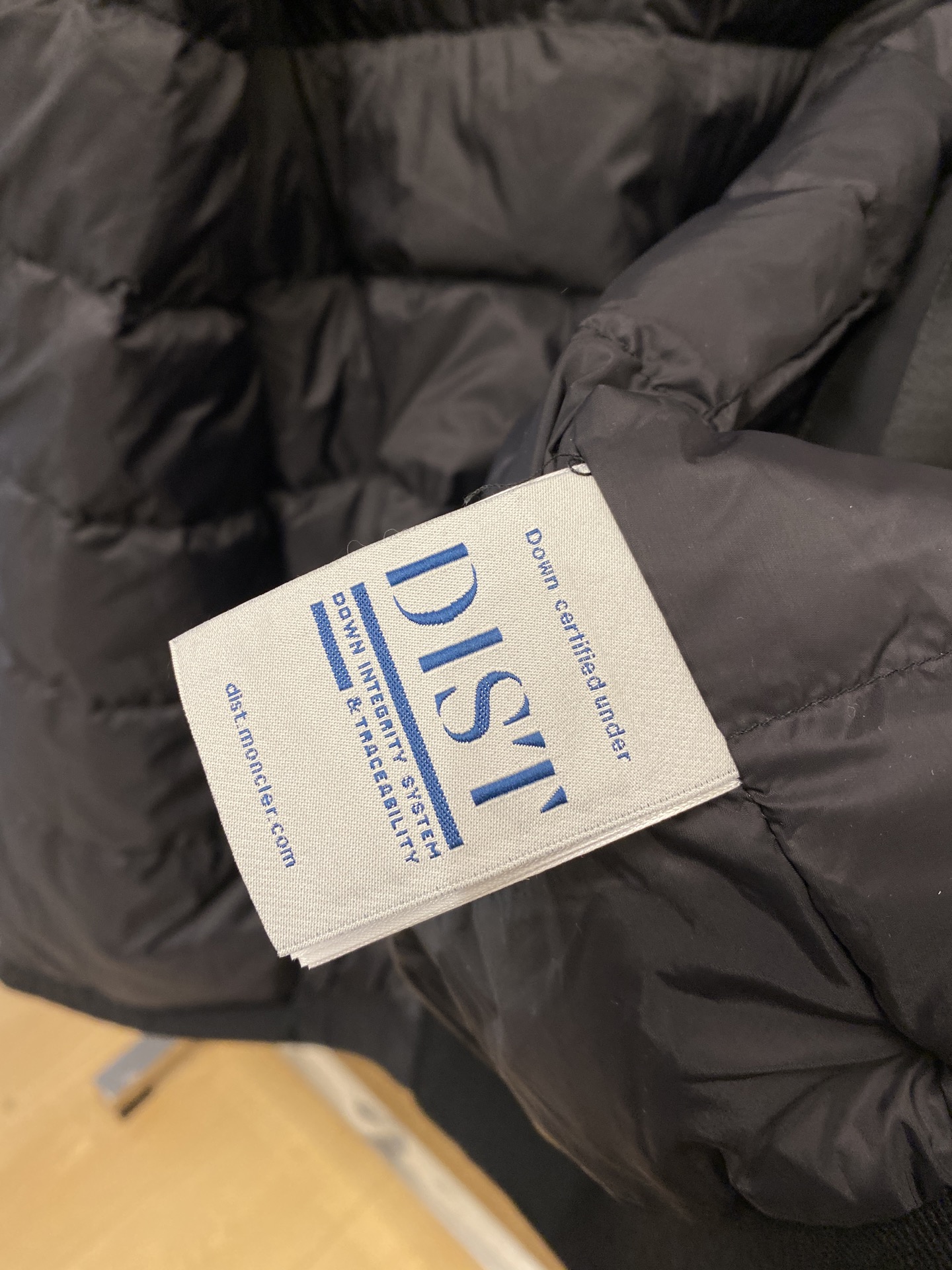 蒙口、2025最新款男士轻薄羽绒夹克、面料柔软舒适 ．上身版型超赞 ．拉链．辅料都是客供 、进口面料，轻