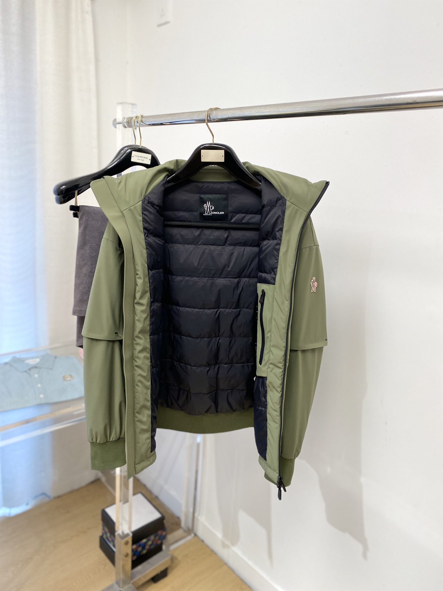 蒙口、2025最新款男士轻薄羽绒夹克、面料柔软舒适 ．上身版型超赞 ．拉链．辅料都是客供 、进口面料，轻