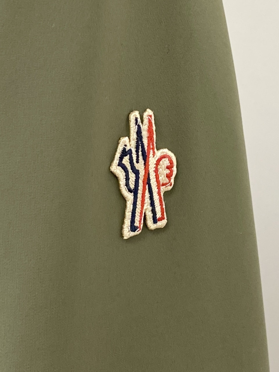 蒙口、2025最新款男士轻薄羽绒夹克、面料柔软舒适 ．上身版型超赞 ．拉链．辅料都是客供 、进口面料，轻