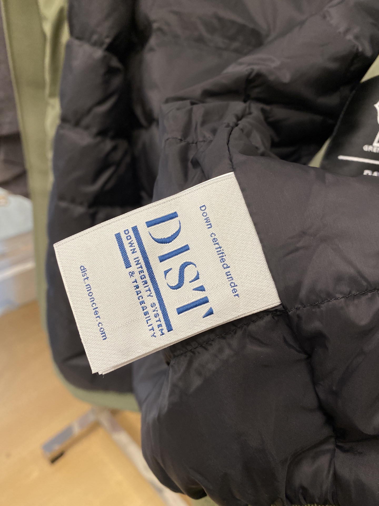 蒙口、2025最新款男士轻薄羽绒夹克、面料柔软舒适 ．上身版型超赞 ．拉链．辅料都是客供 、进口面料，轻