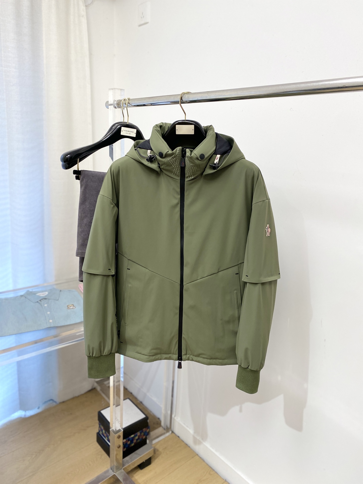 蒙口、2025最新款男士轻薄羽绒夹克、面料柔软舒适 ．上身版型超赞 ．拉链．辅料都是客供 、进口面料，轻