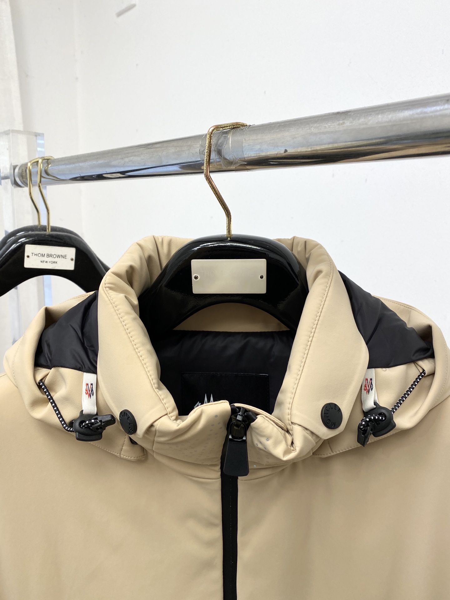 蒙口、2025最新款男士轻薄羽绒夹克、面料柔软舒适 ．上身版型超赞 ．拉链．辅料都是客供 、进口面料，轻