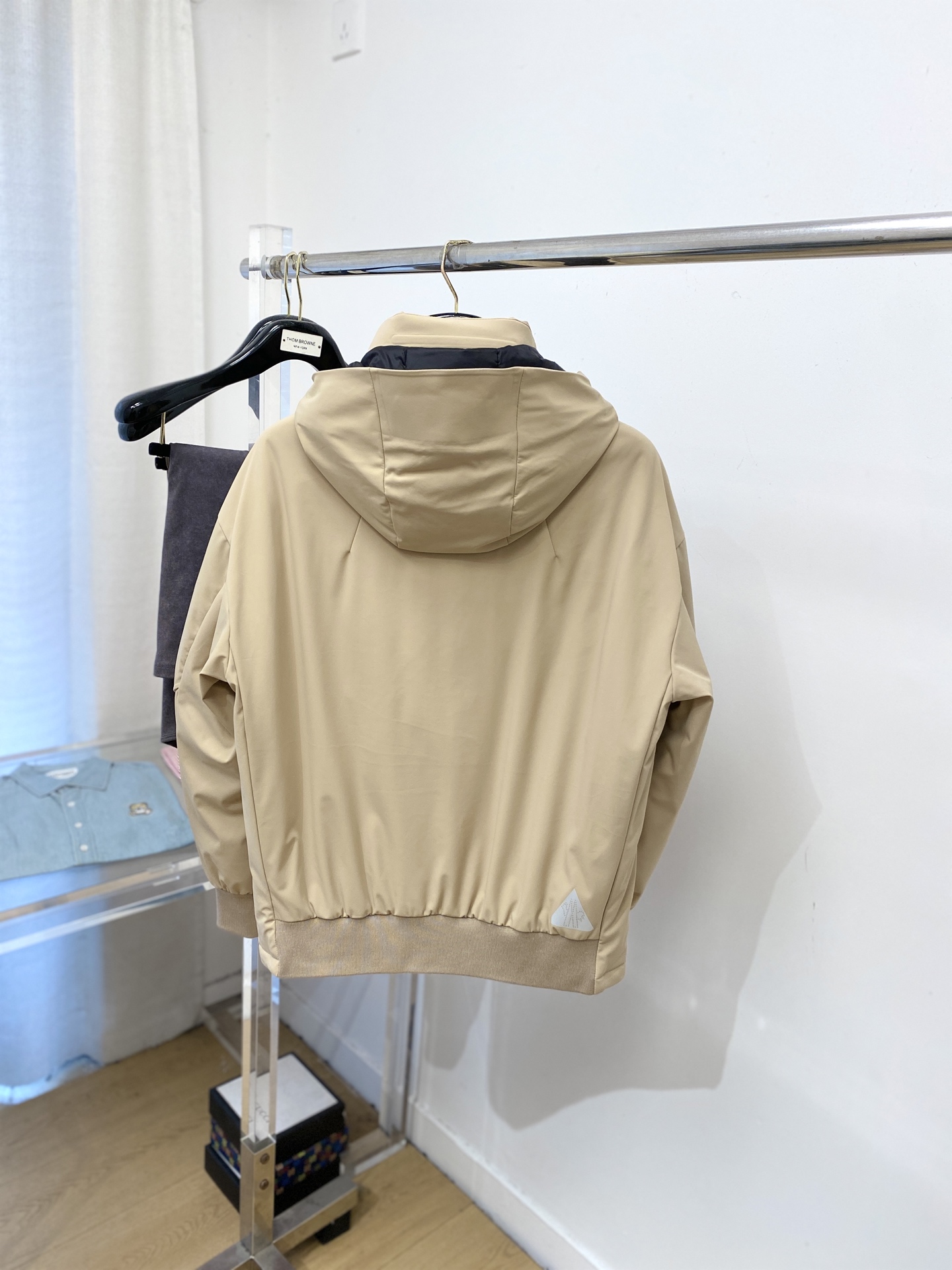 蒙口、2025最新款男士轻薄羽绒夹克、面料柔软舒适 ．上身版型超赞 ．拉链．辅料都是客供 、进口面料，轻