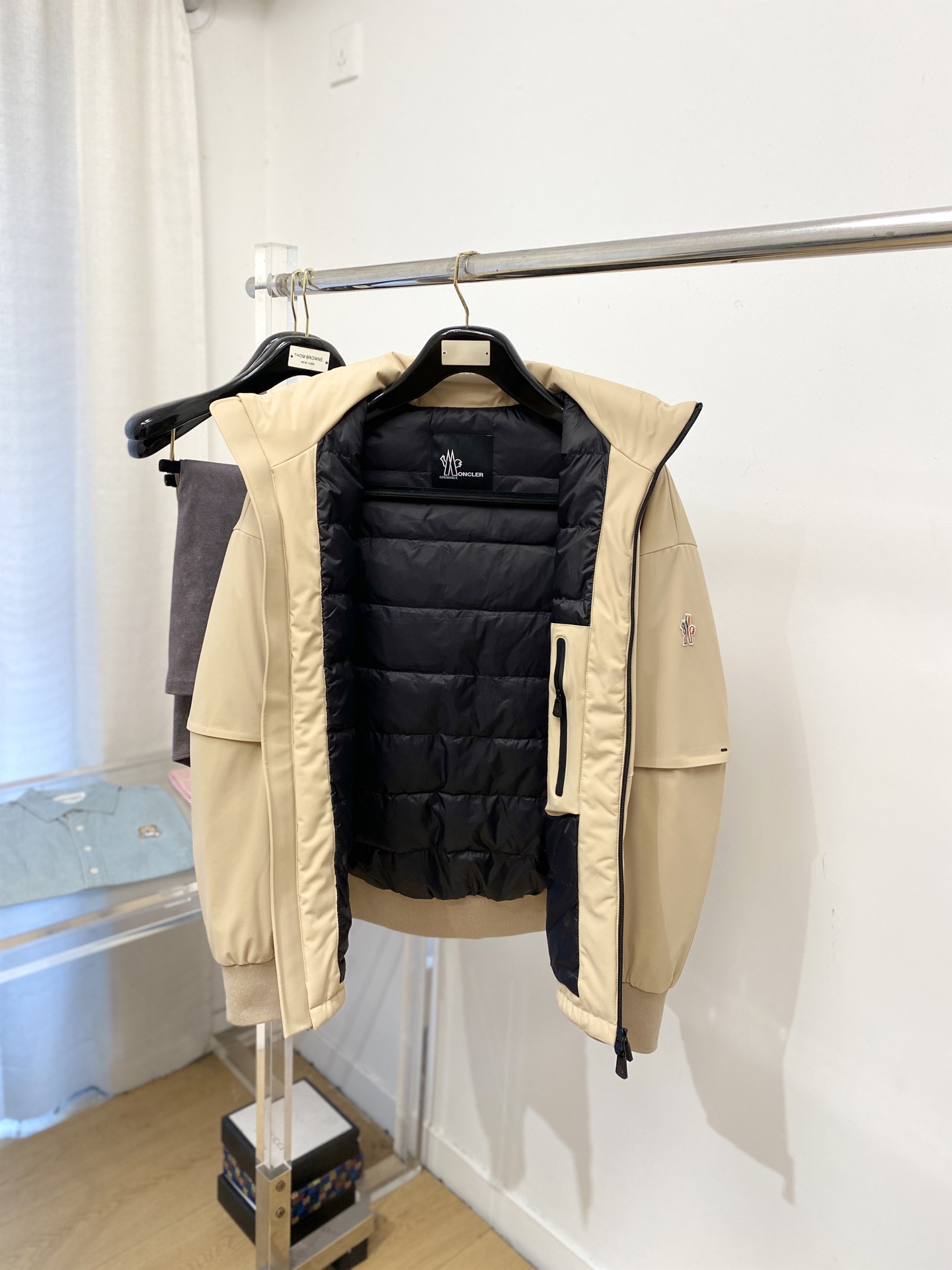 蒙口、2025最新款男士轻薄羽绒夹克、面料柔软舒适 ．上身版型超赞 ．拉链．辅料都是客供 、进口面料，轻