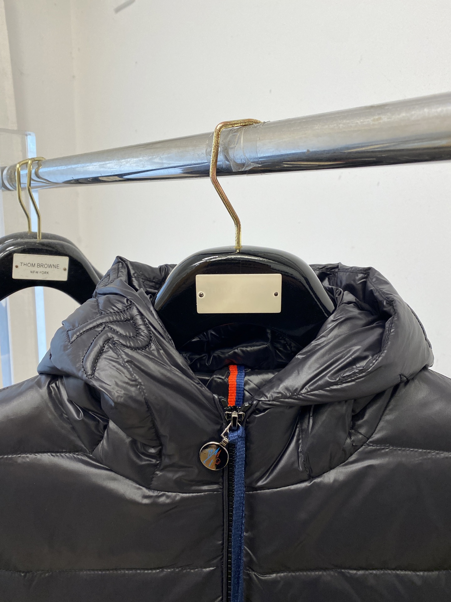 蒙口、2025最新款男士轻薄羽绒服、面料柔软舒适 ．上身版型超赞 ．拉链．辅料都是客供 、进口面料，轻便