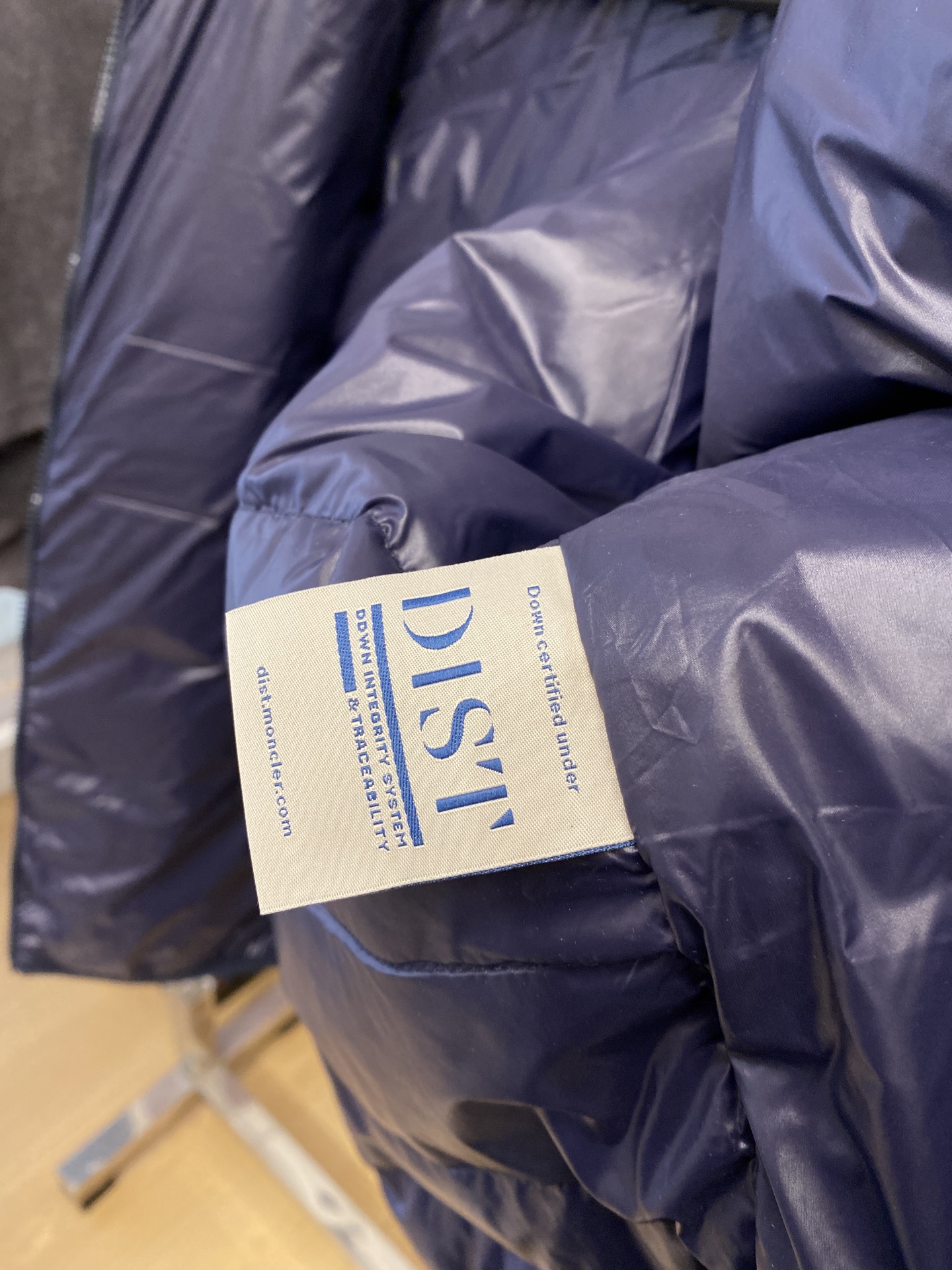 蒙口、2025最新款男士轻薄羽绒服、面料柔软舒适 ．上身版型超赞 ．拉链．辅料都是客供 、进口面料，轻便