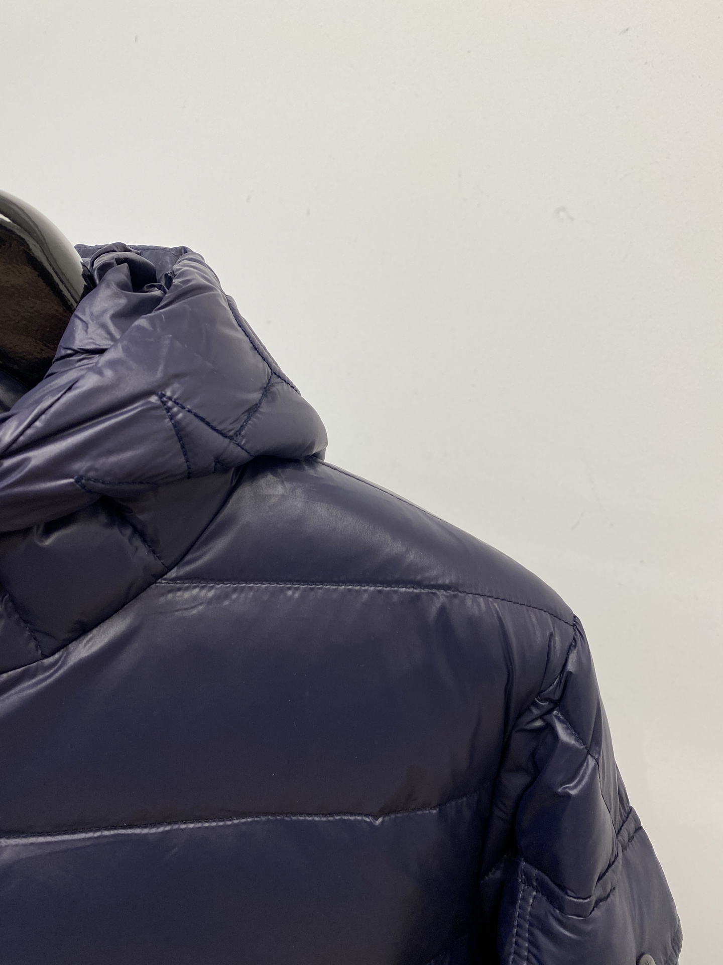 蒙口、2025最新款男士轻薄羽绒服、面料柔软舒适 ．上身版型超赞 ．拉链．辅料都是客供 、进口面料，轻便