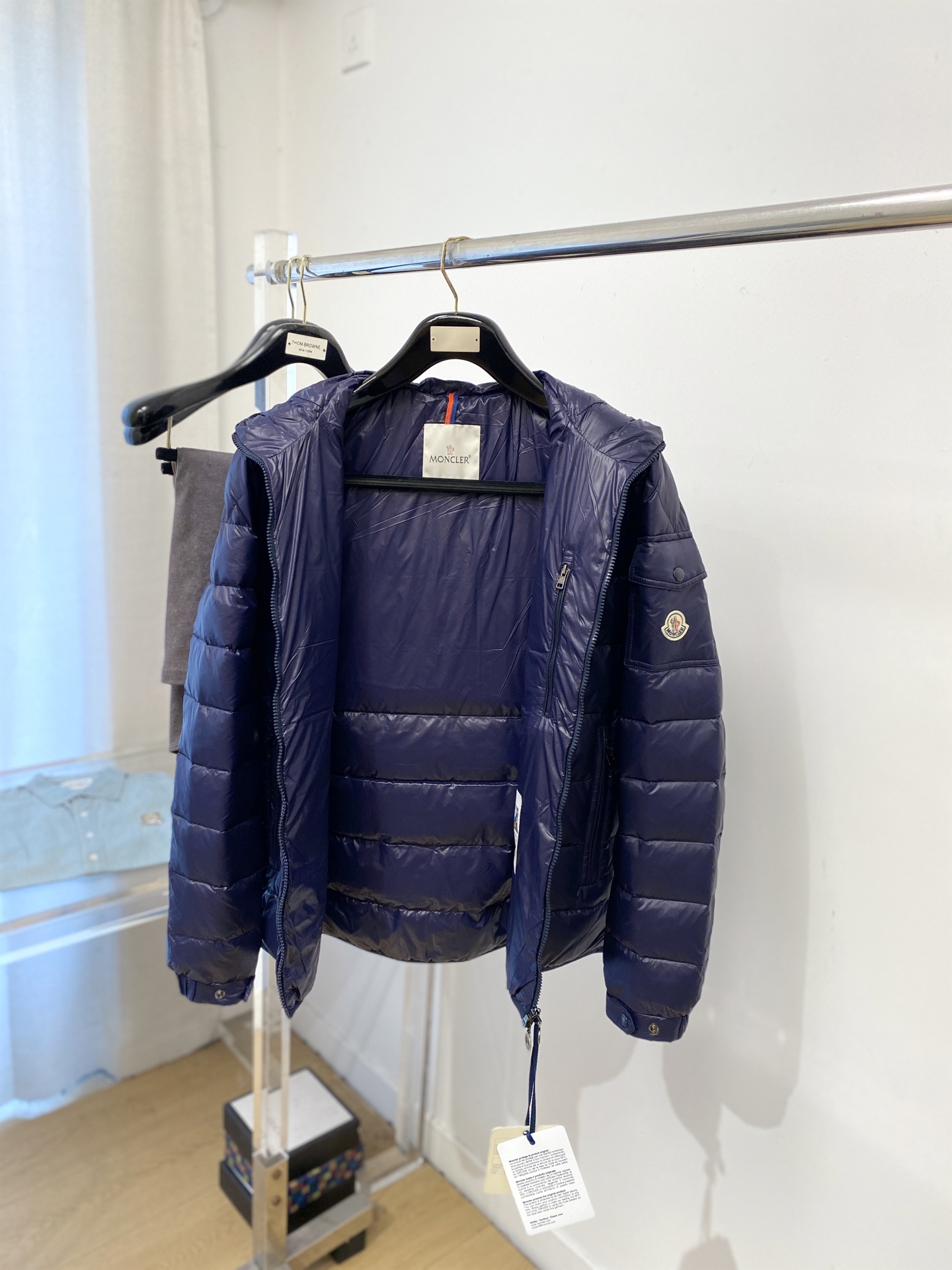 蒙口、2025最新款男士轻薄羽绒服、面料柔软舒适 ．上身版型超赞 ．拉链．辅料都是客供 、进口面料，轻便