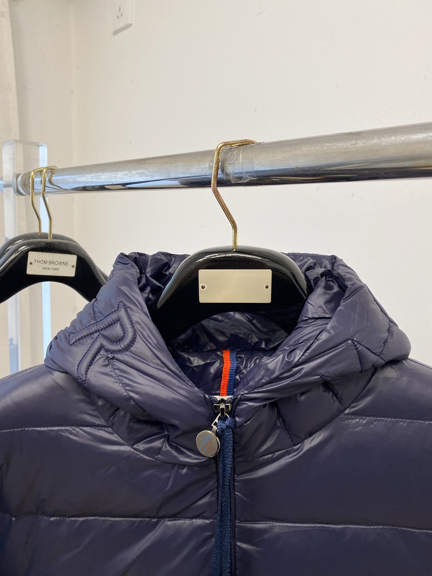 蒙口、2025最新款男士轻薄羽绒服、面料柔软舒适 ．上身版型超赞 ．拉链．辅料都是客供 、进口面料，轻便