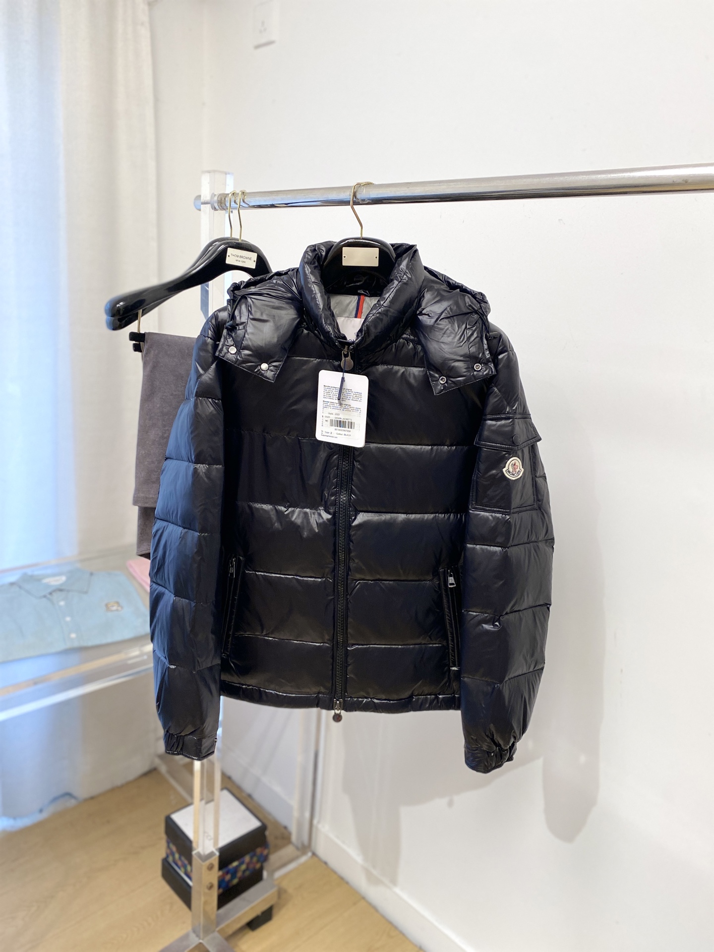 NO:648748,Meng Mouth, the latest 2025 men's lightweight down jacket, the fabric is soft and comfortable.  The upper body shape is awesome.  zipper.  The accessories are all custom-supplied and imported fabrics, which are light and comfortable, warm and stylish, simple and elegant!  Lightweight and warm, the best choice to keep out the cold in autumn and winter. Sizes 1-5, Moncler, down jacket, alexander wang19860909蒙口、2025最新款男士轻薄羽绒服、面料柔软舒适 ．上身版型超赞 ．拉链．辅料都是客供 、进口面料,轻便舒适,保暖有型、简单大方款式！轻便保暖、秋冬御寒的最佳选择 码数1-5码,,Moncler,down jacket,alexander wang,Men's clothing