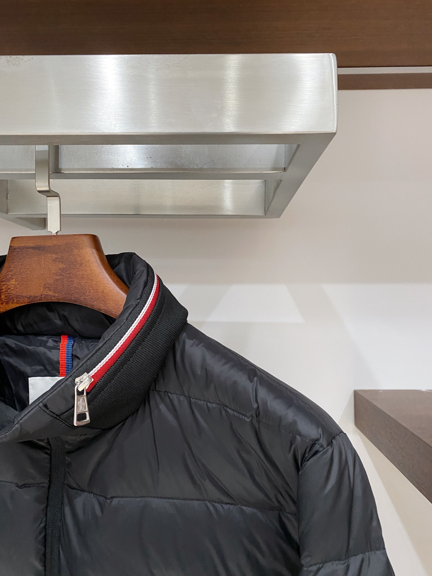 蒙口、2025最新款男士轻薄羽绒服、面料柔软舒适 ．上身版型超赞 ．拉链．辅料都是客供 、进口面料，轻便