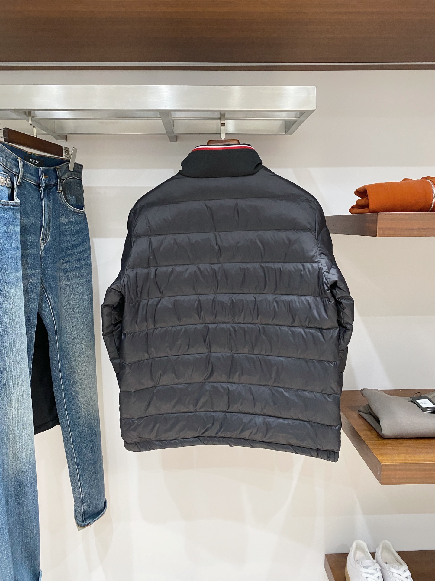 蒙口、2025最新款男士轻薄羽绒服、面料柔软舒适 ．上身版型超赞 ．拉链．辅料都是客供 、进口面料，轻便