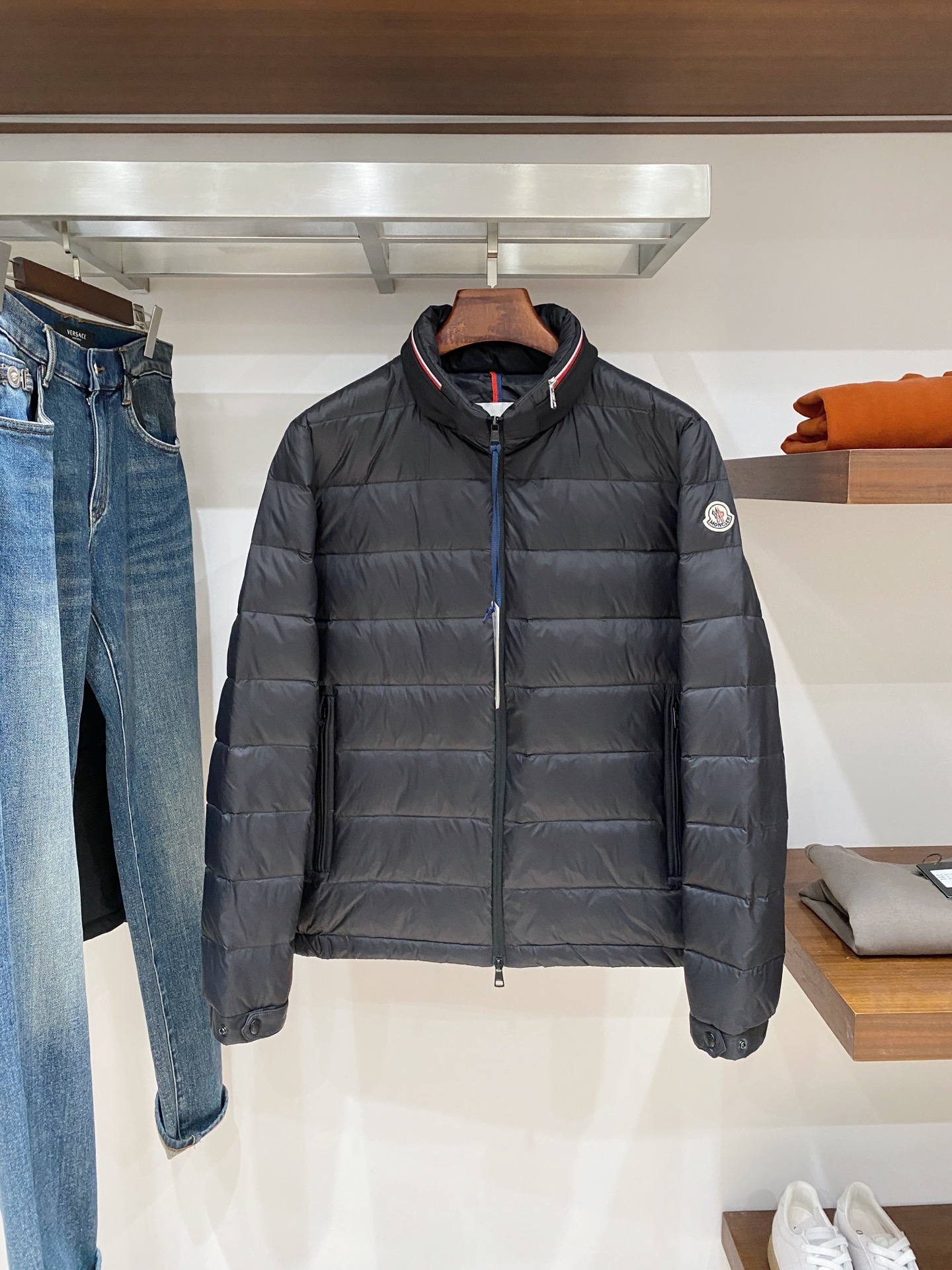 蒙口、2025最新款男士轻薄羽绒服、面料柔软舒适 ．上身版型超赞 ．拉链．辅料都是客供 、进口面料，轻便