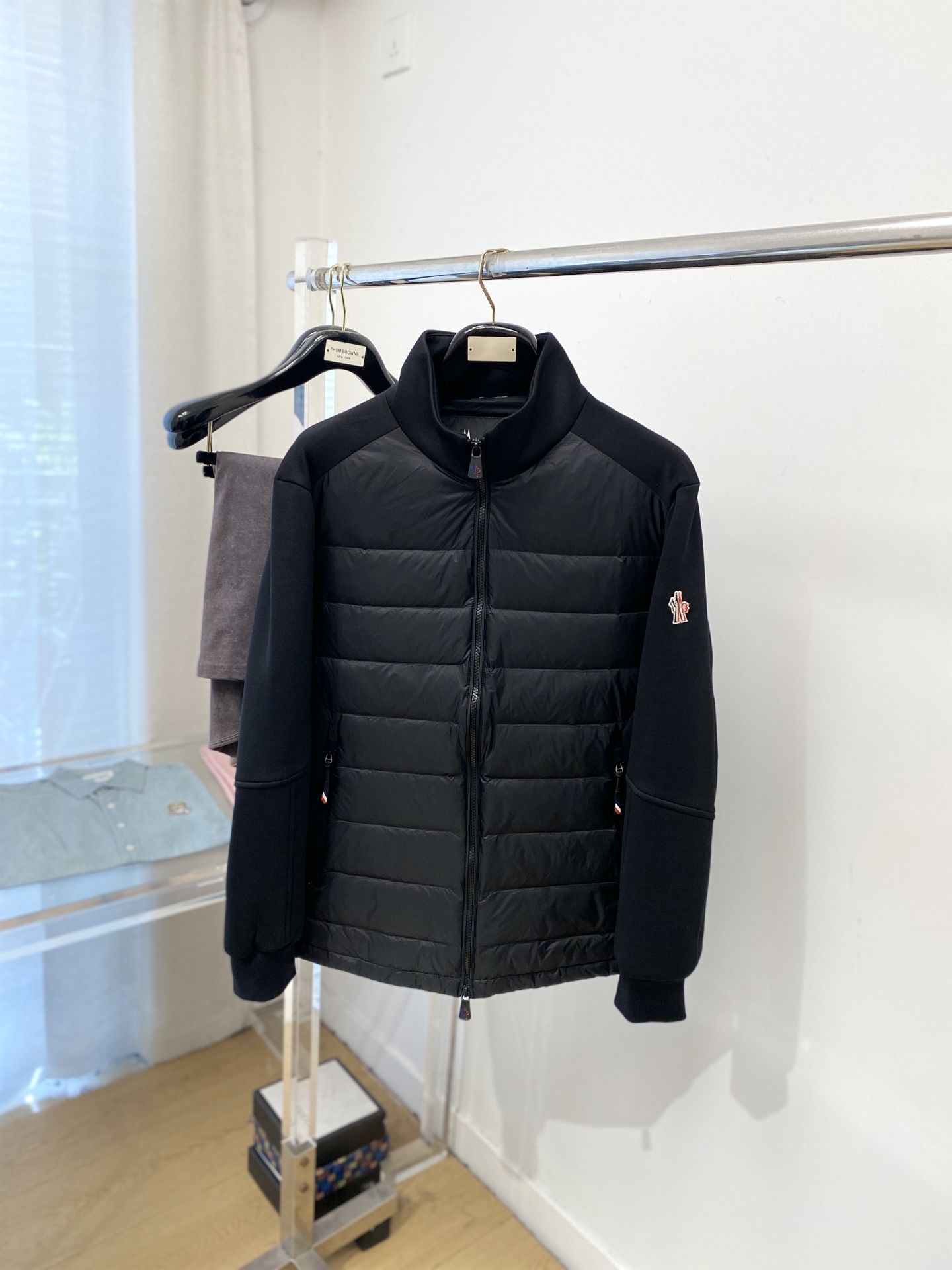 NO:648740,Covered mouth, the latest 2025 men's lightweight down jacket, the fabric is soft and comfortable.  The upper body shape is awesome.  zipper.  The accessories are all custom-supplied and imported fabrics, which are light and comfortable, warm and stylish, simple and elegant!  Lightweight and warm, the best choice to keep out the cold in autumn and winter. Size M-3XL, Moncler, jackets & coats, down jacket, alexander wang19860909蒙口、2025最新款男士轻薄羽绒夹克、面料柔软舒适 ．上身版型超赞 ．拉链．辅料都是客供 、进口面料,轻便舒适,保暖有型、简单大方款式！轻便保暖、秋冬御寒的最佳选择 码数M-3XL,,Moncler,jackets & coats,down jacket,alexander wang,Men's clothing