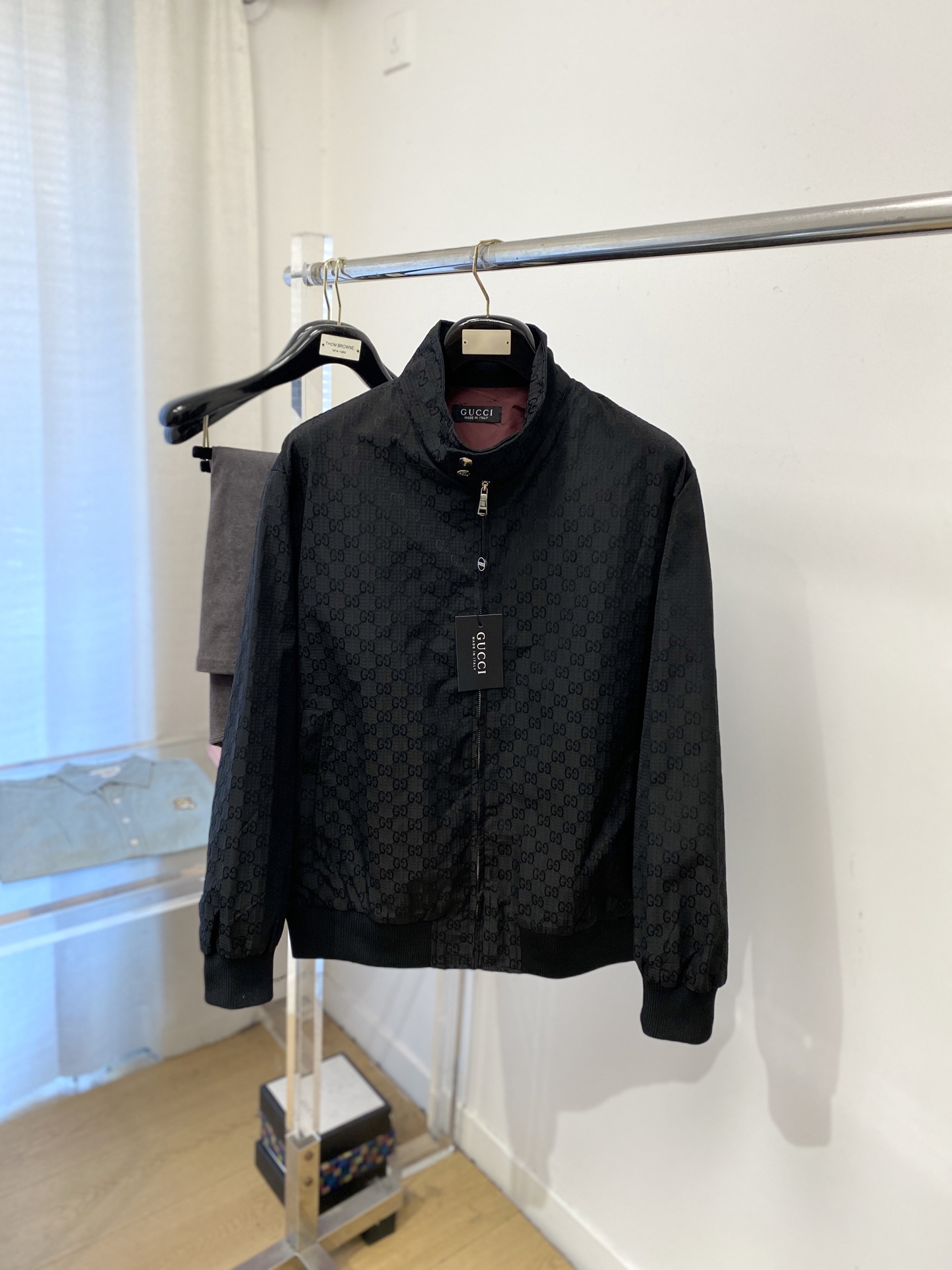 NO:648751,Gucci, 2025 new jackets, fashionable and handsome, simple and versatile, original hardware logo, customized original fabrics, not only crisp and trendy silhouette, but also comfortable to wear, more delicate yarn weaving, size S-2XL,,jackets & coats,jackets & coats,alexander wang19860909古奇、2025新品夹克外套,时尚帅气,简约百搭款,原版五金辅料logo,定制原版面料,不仅挺括,保持潮流的廓形,又穿着舒适,纱织更细腻,码数S-2XL,,jackets & coats,jackets & coats,alexander wang,Men's clothing