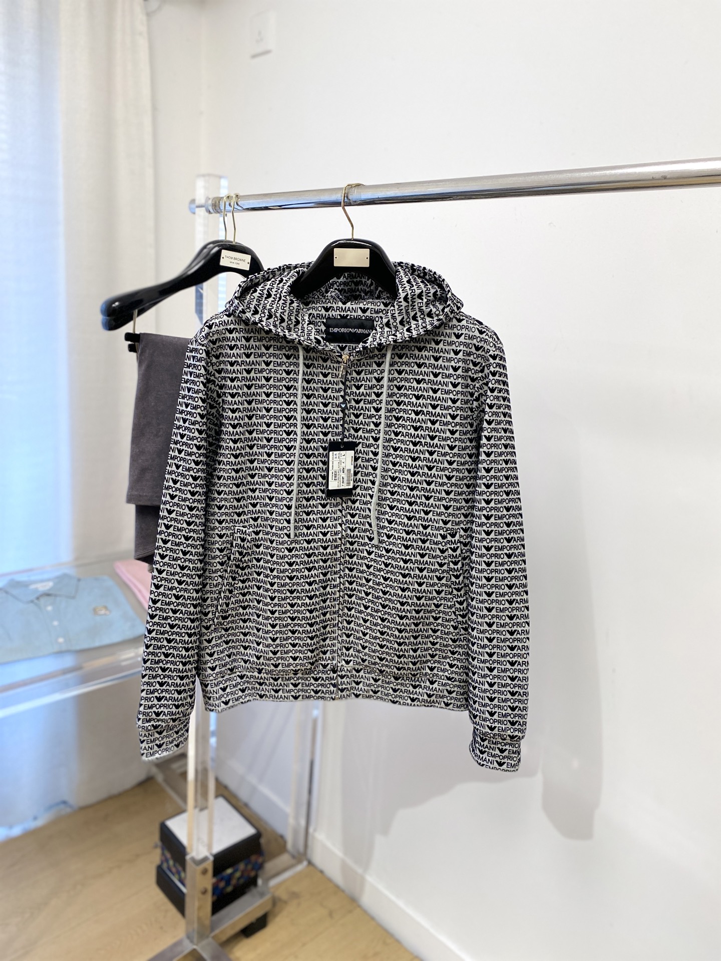 NO:644999,Armani, 2025 new jackets, fashionable and handsome, simple and versatile, top digitally positioned custom-woven pattern letter logo, customized original fabric, not only stiff and maintain the trendy silhouette, but also comfortable to wear, the yarn is more delicate, size M-3XL,,armani,jackets & coats,jackets & coats,alexander wang19860909阿玛尼、2025新品夹克外套,时尚帅气,简约百搭款,顶级数码定位定织图案字母logo,定制原版面料,不仅挺括,保持潮流的廓形,又穿着舒适,纱织更细腻,码数M-3XL,,armani,jackets & coats,jackets & coats,alexander wang,Men's clothing