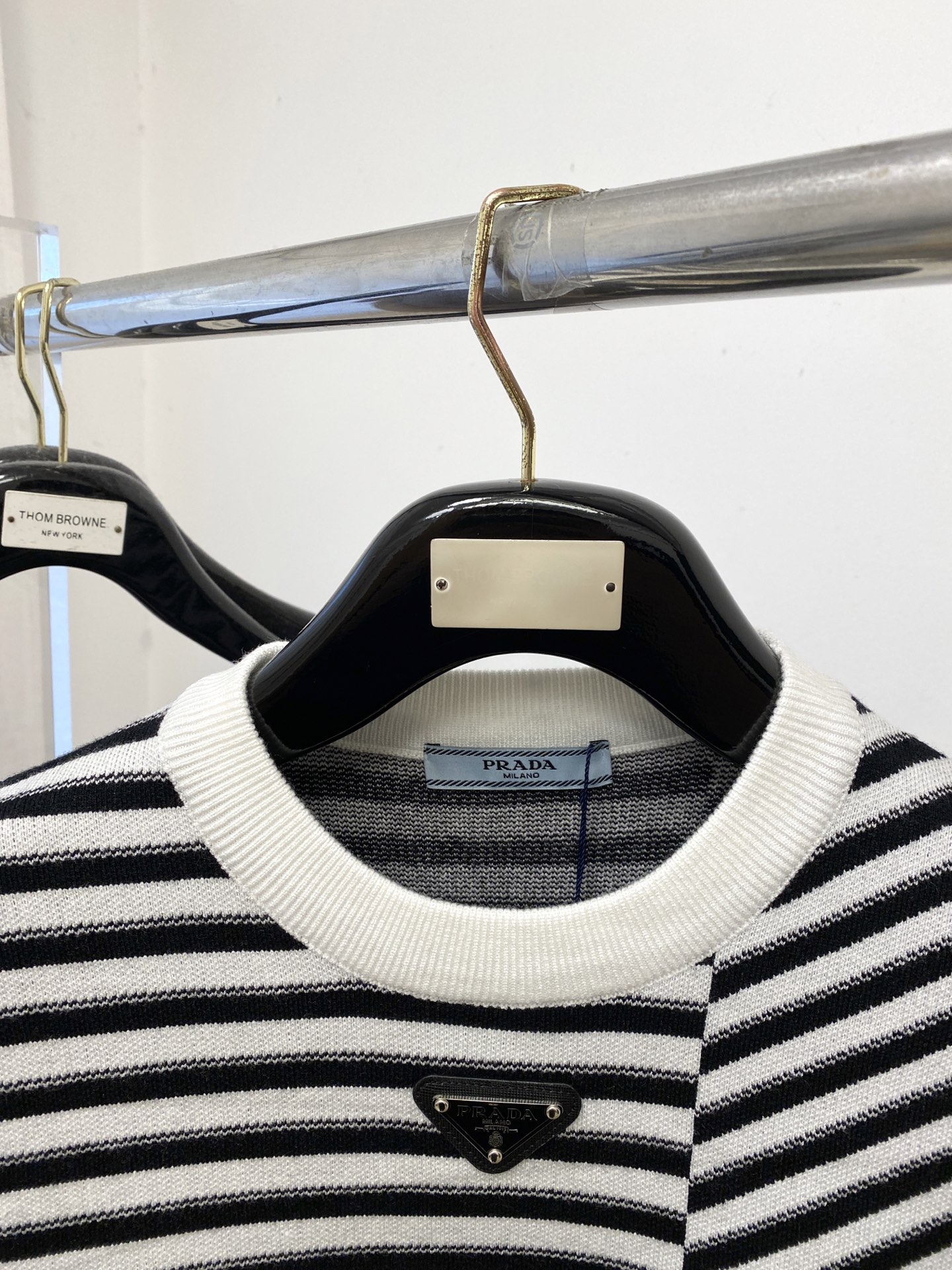 支持年后退换！ 普拉达、2025新品羊毛衣衣 具有手感细腻柔软，可直接与肌肤接触，让暖心的纱线变化出细腻