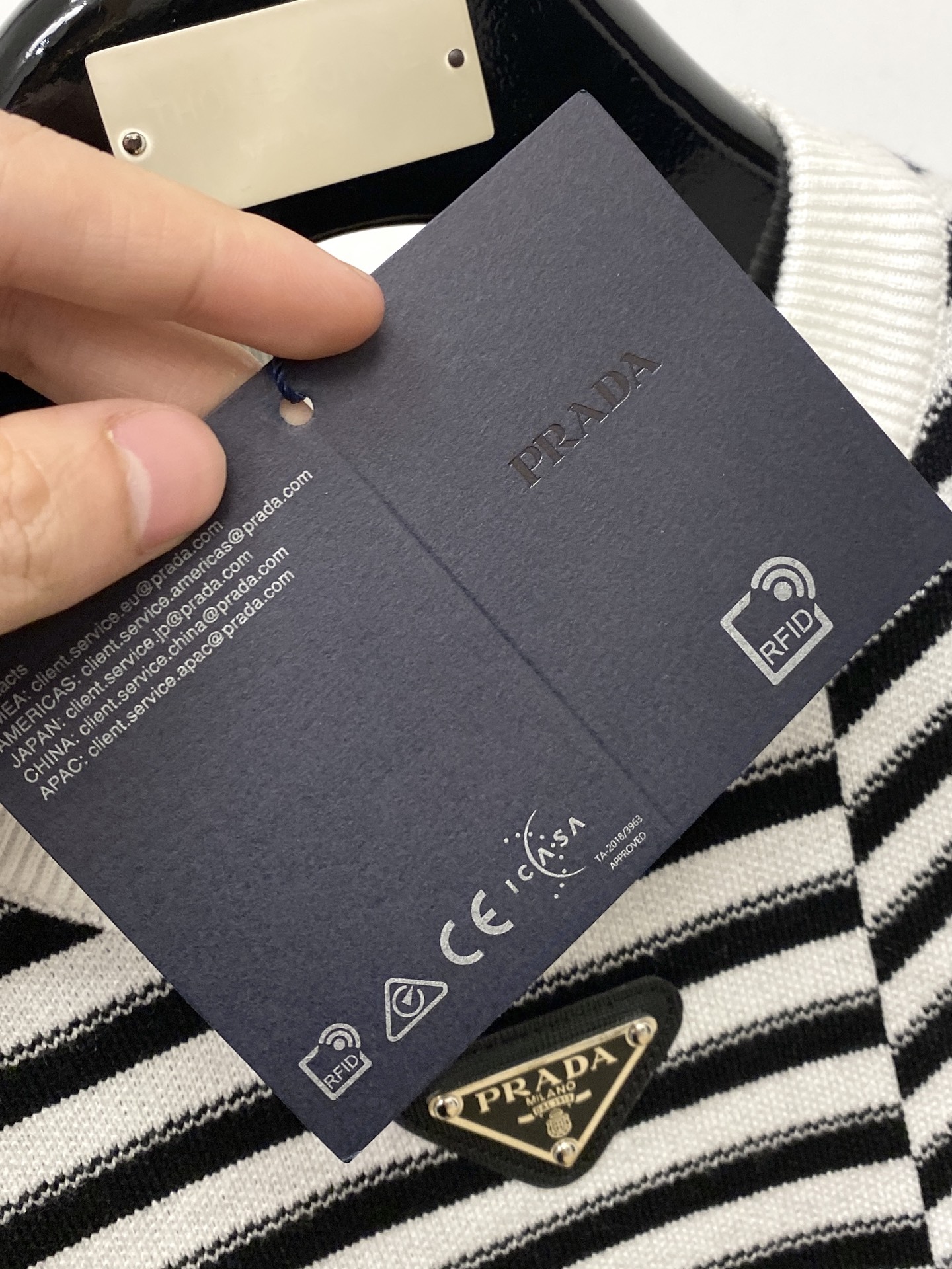 支持年后退换！ 普拉达、2025新品羊毛衣衣 具有手感细腻柔软，可直接与肌肤接触，让暖心的纱线变化出细腻