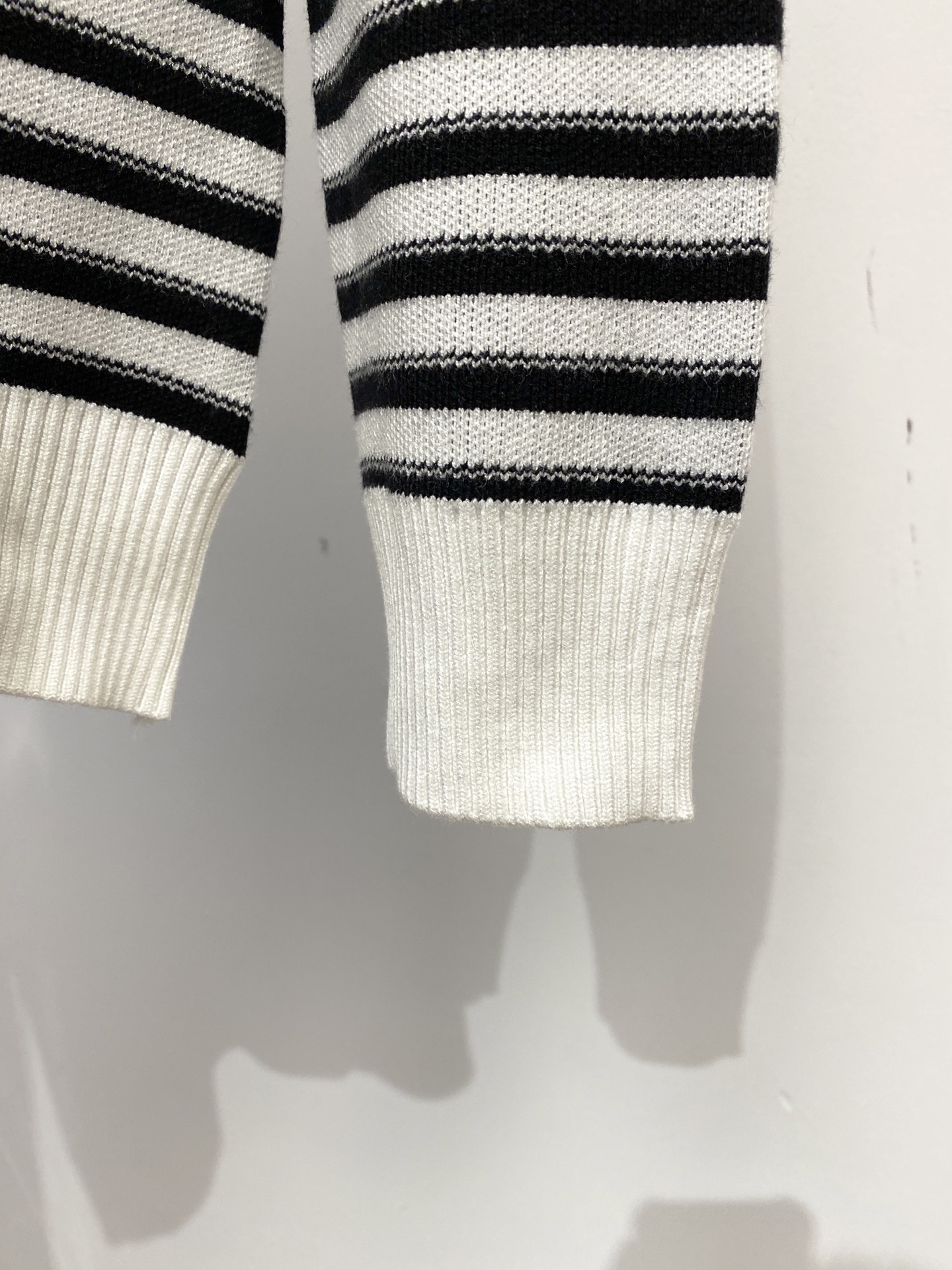 支持年后退换！ 普拉达、2025新品羊毛衣衣 具有手感细腻柔软，可直接与肌肤接触，让暖心的纱线变化出细腻