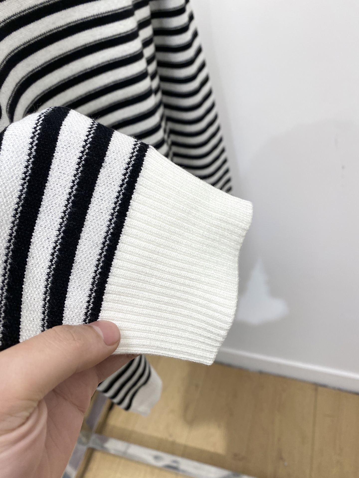 支持年后退换！ 普拉达、2025新品羊毛衣衣 具有手感细腻柔软，可直接与肌肤接触，让暖心的纱线变化出细腻