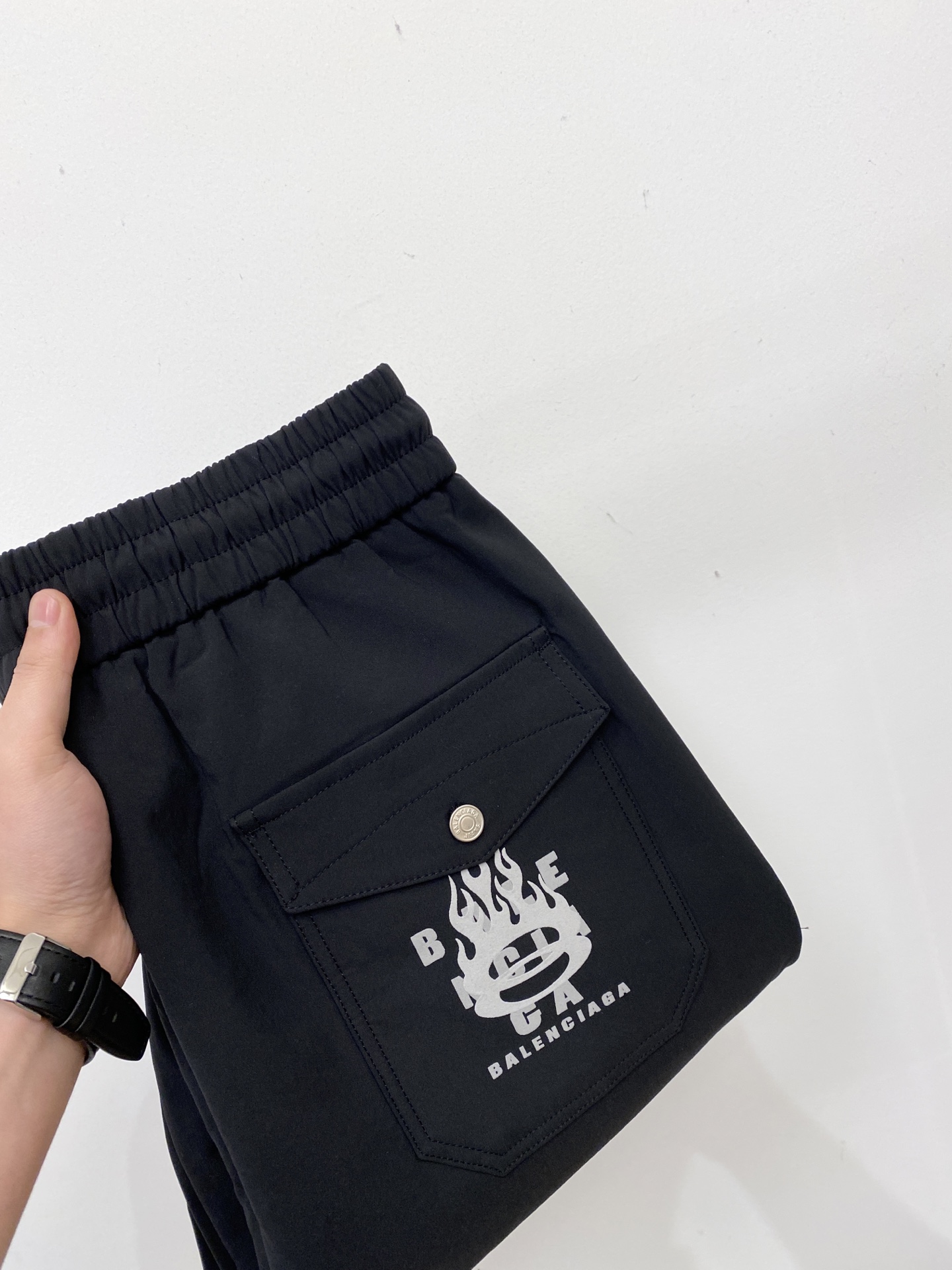 NO:648765,Balenciaga, 2025 popular casual pants, high elasticity, slimming, simple and versatile, popular style, fine workmanship, every stitch can be seen attentiveness, favorite of many celebrities and Internet celebrities, elongating body proportions!  Slightly elastic ^_^Comfortable fabric Details Body size M-4XL,,balenciaga,alexander wang19860909巴黎世家、2025爆款休闲裤 高弹显瘦必爆简约百搭爆款,做工精细,每一针都看得到用心,超多明星网红最爱 拉长身材比例哦！微弹 ^_^舒适面料 细节体码数M-4XL,,balenciaga,alexander wang,Men's clothing