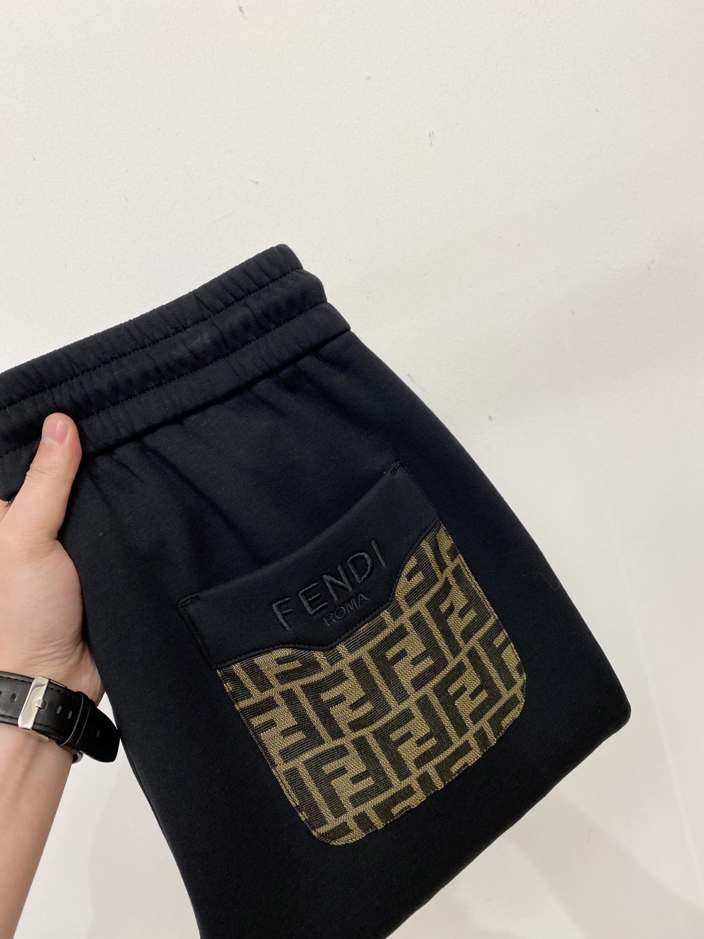 NO:648774,Fendi, 2025 hot style casual pants, high elasticity, slimming, simple and versatile, hot style, fine workmanship, you can see the care in every stitch, favorite of many celebrities and Internet celebrities, elongating body proportions!  Slightly elastic ^_^Comfortable fabric Details Body size M-4XL,,fendi,alexander wang19860909芬迪、2025爆款休闲裤 高弹显瘦必爆简约百搭爆款,做工精细,每一针都看得到用心,超多明星网红最爱 拉长身材比例哦！微弹 ^_^舒适面料 细节体码数M-4XL,,fendi,alexander wang,Men's clothing