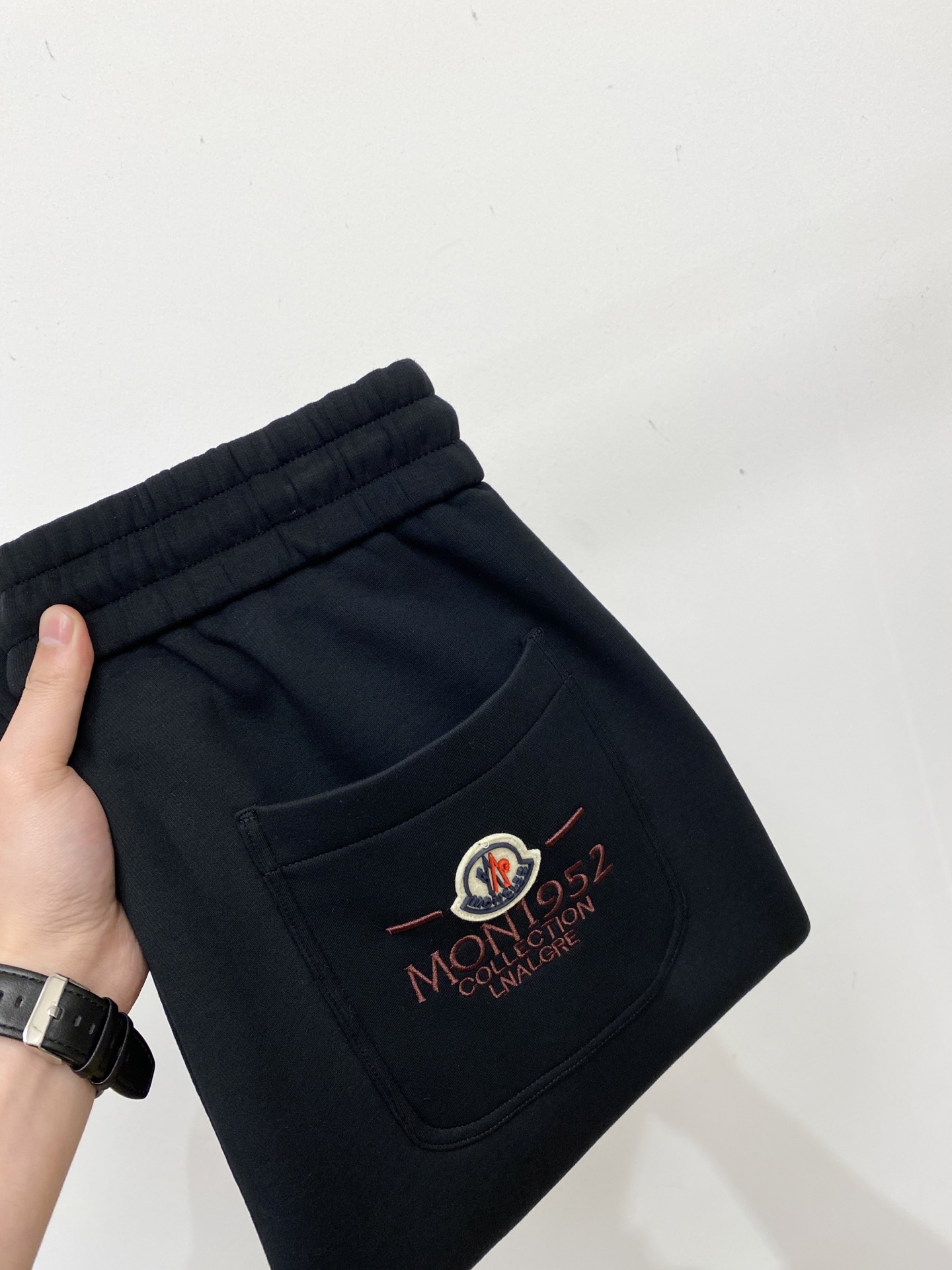 NO:648798,Covered mouth, 2025 popular casual pants, high elasticity, slimming, simple and versatile, popular style, fine workmanship, every stitch can be seen attentiveness, favorite of many celebrities and Internet celebrities, elongating body proportions!  Slightly elastic ^_^Comfortable fabric Details Body size M-4XL,,Moncler,alexander wang19860909蒙口、2025爆款休闲裤 高弹显瘦必爆简约百搭爆款,做工精细,每一针都看得到用心,超多明星网红最爱 拉长身材比例哦！微弹 ^_^舒适面料 细节体码数M-4XL,,Moncler,alexander wang,Men's clothing