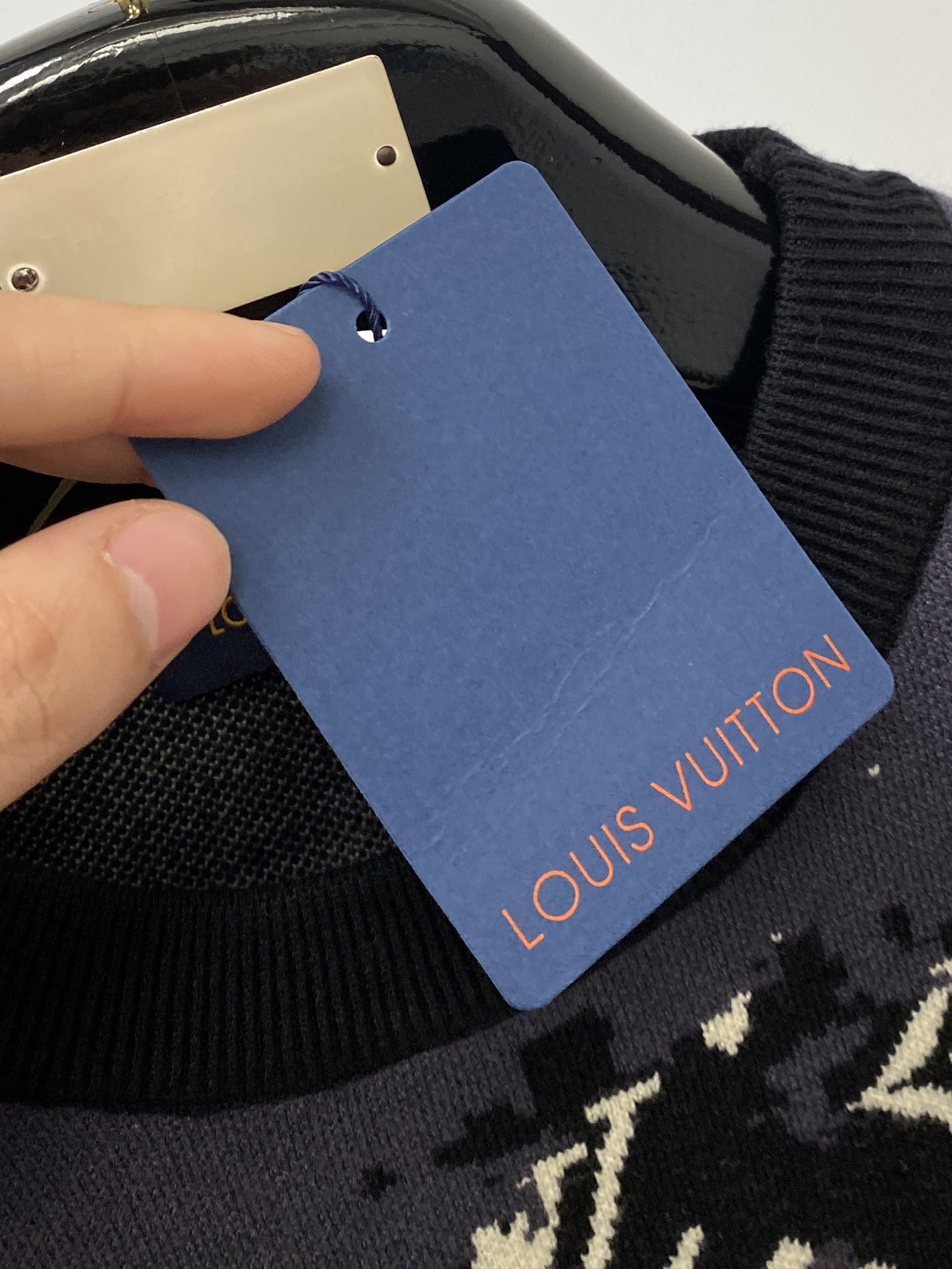 支持年后退换！ 路易威登、2025新品羊毛衣 具有手感细腻柔软，可直接与肌肤接触，让暖心的纱线变化出细腻