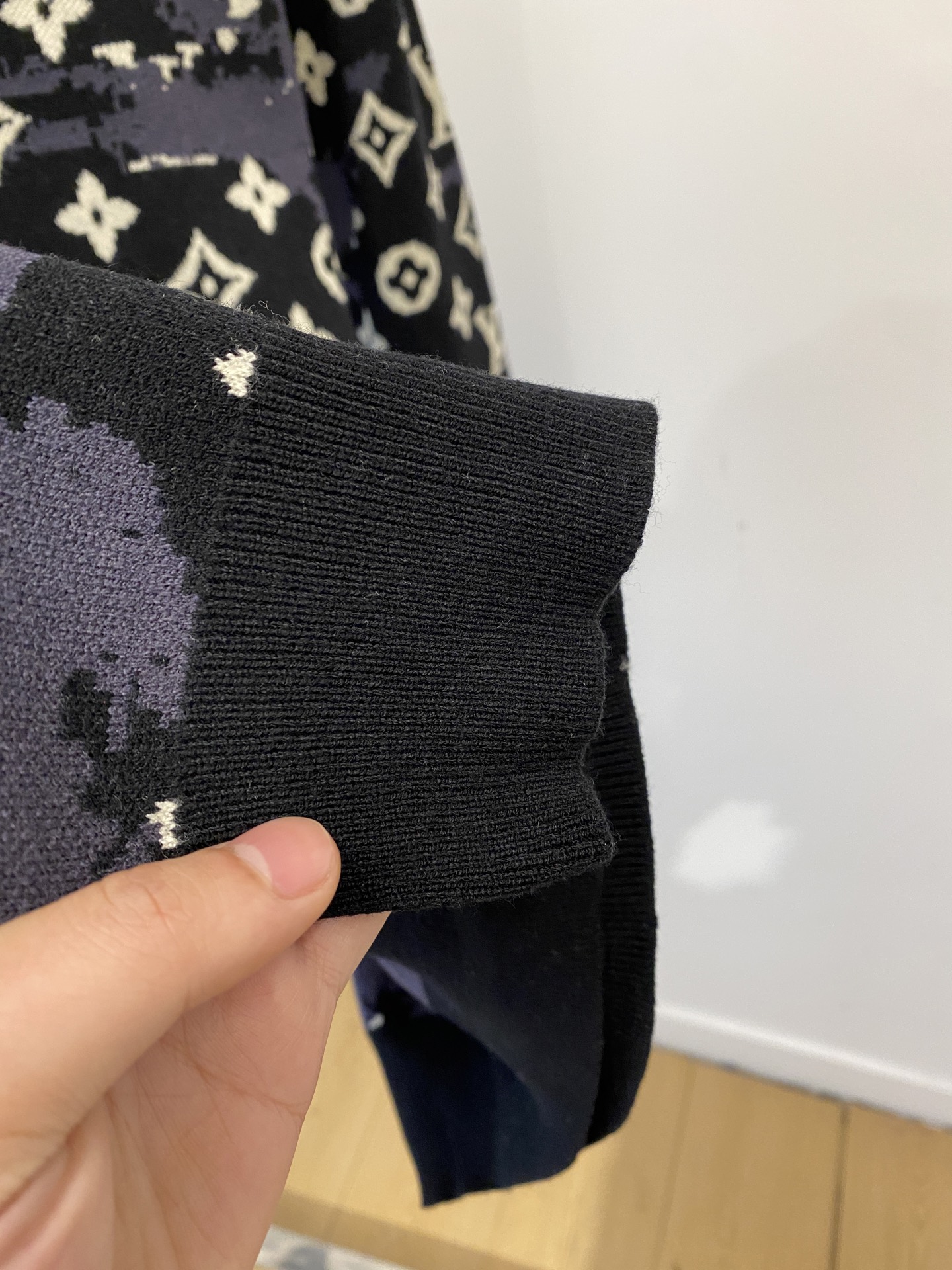 支持年后退换！ 路易威登、2025新品羊毛衣 具有手感细腻柔软，可直接与肌肤接触，让暖心的纱线变化出细腻