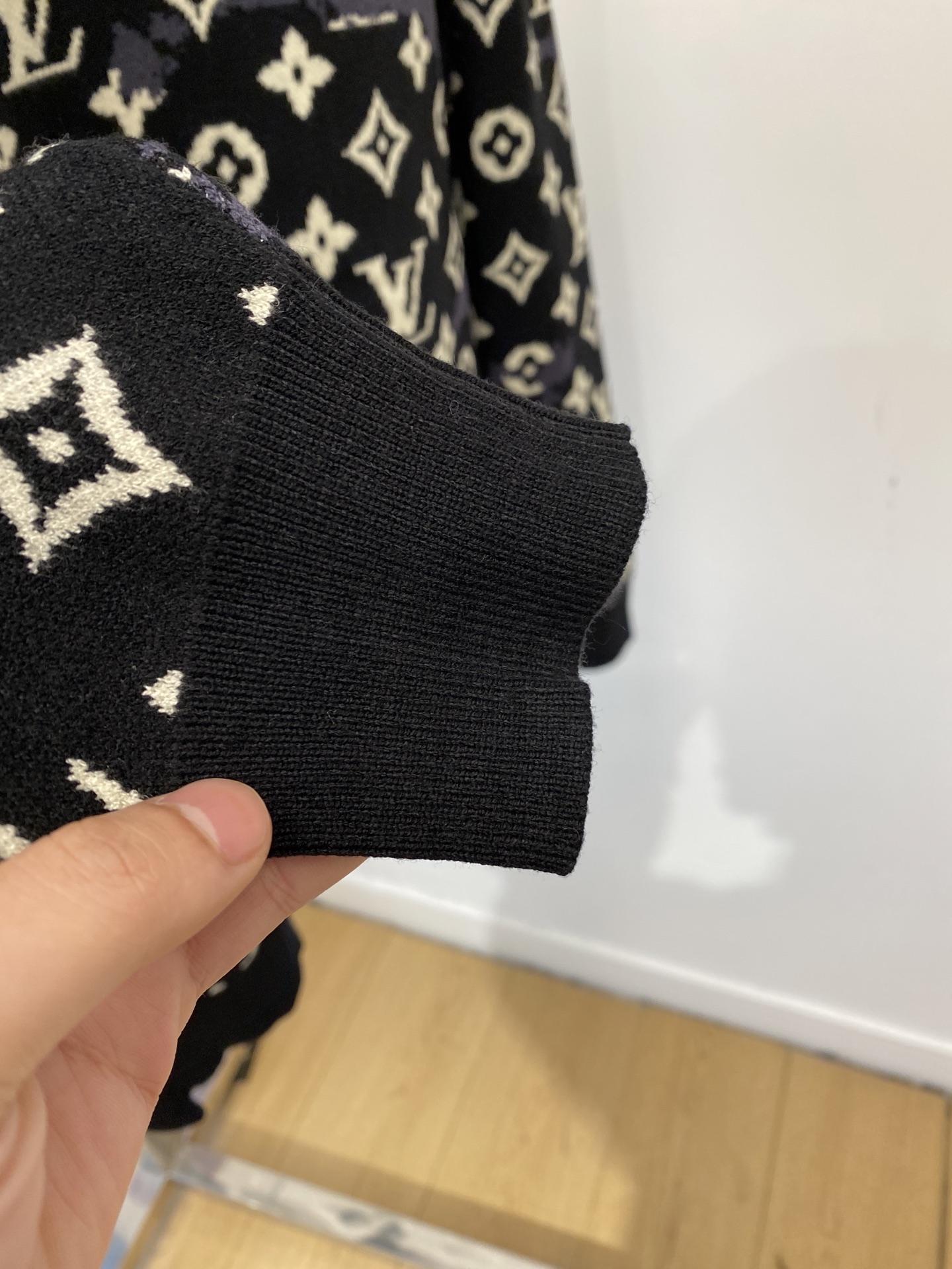 支持年后退换！ 路易威登、2025新品羊毛衣 具有手感细腻柔软，可直接与肌肤接触，让暖心的纱线变化出细腻