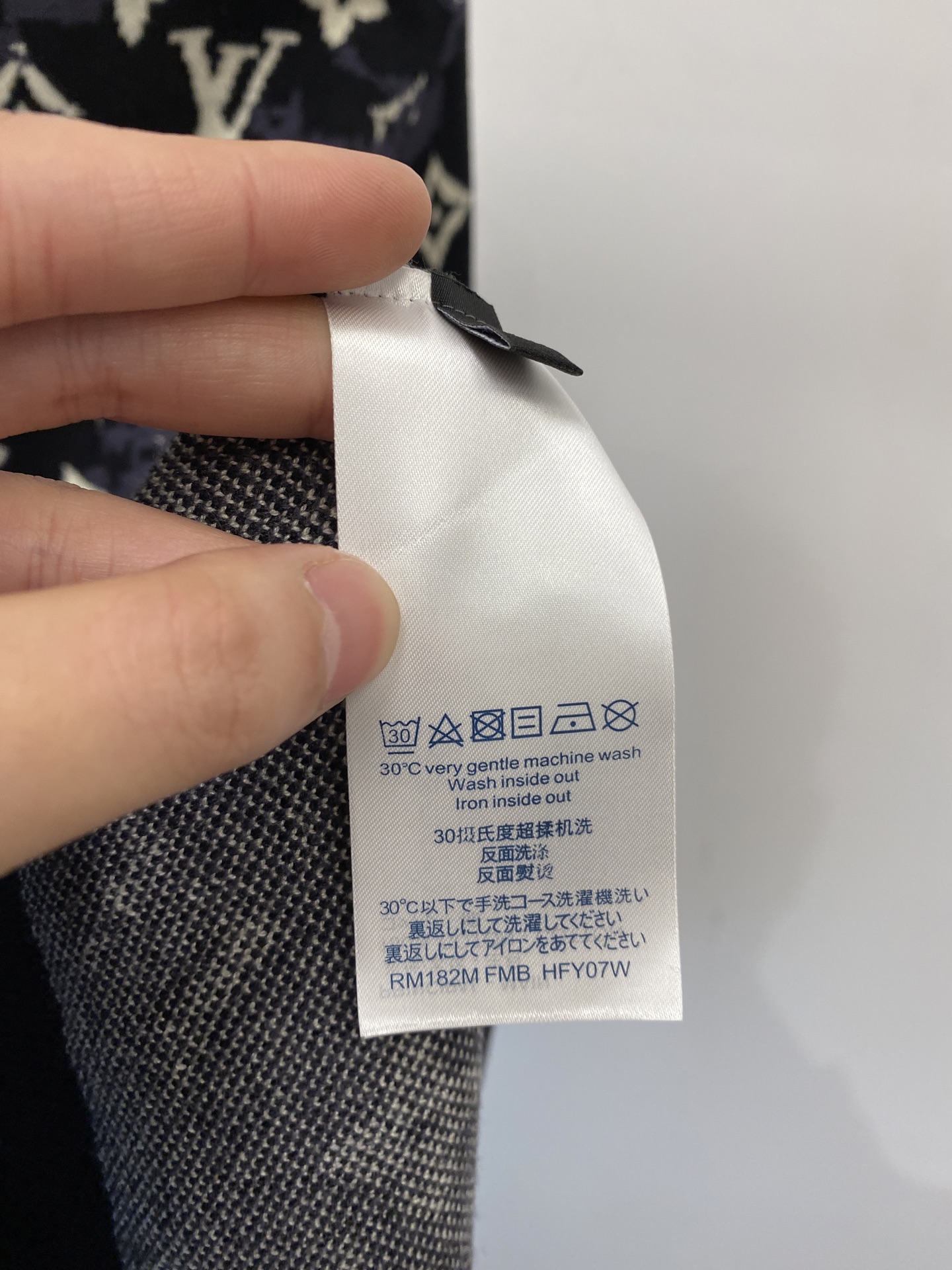 支持年后退换！ 路易威登、2025新品羊毛衣 具有手感细腻柔软，可直接与肌肤接触，让暖心的纱线变化出细腻