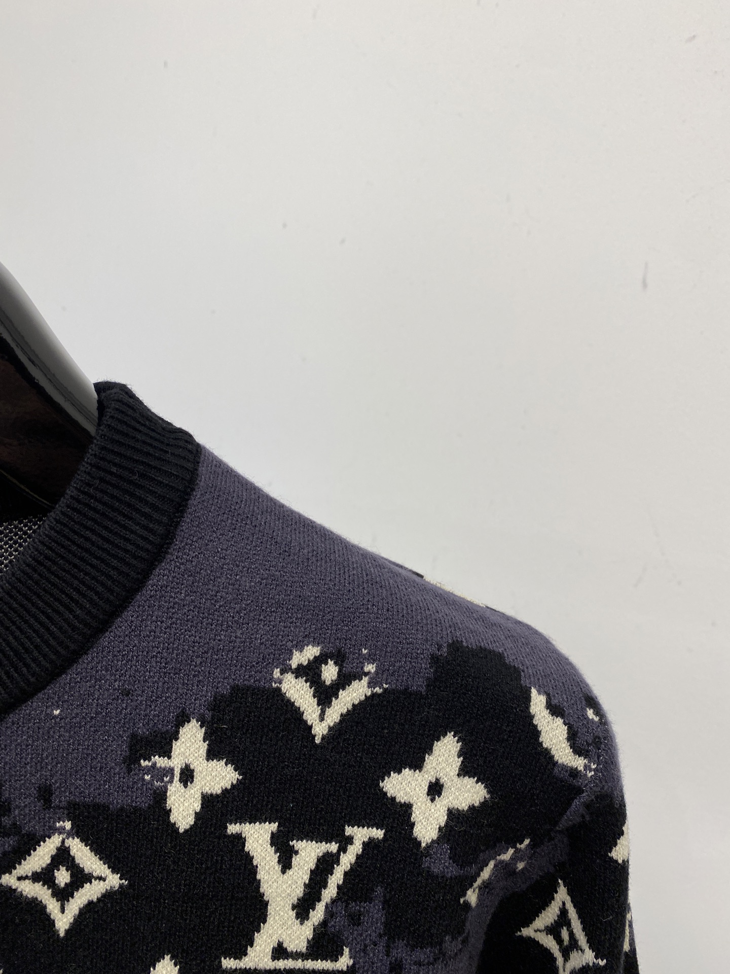 支持年后退换！ 路易威登、2025新品羊毛衣 具有手感细腻柔软，可直接与肌肤接触，让暖心的纱线变化出细腻