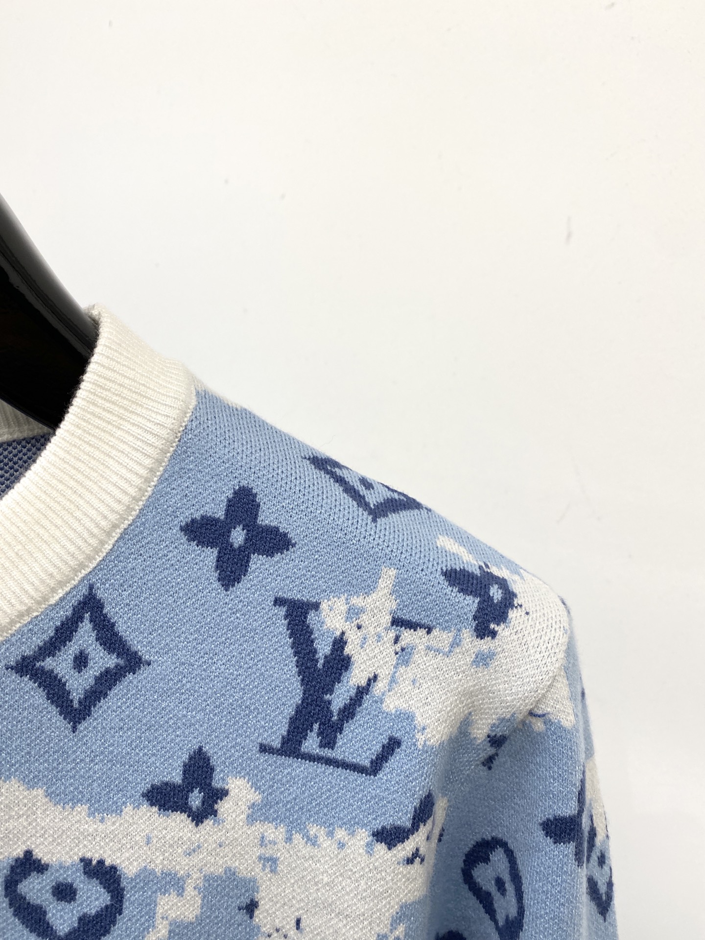 支持年后退换！ 路易威登、2025新品羊毛衣 具有手感细腻柔软，可直接与肌肤接触，让暖心的纱线变化出细腻