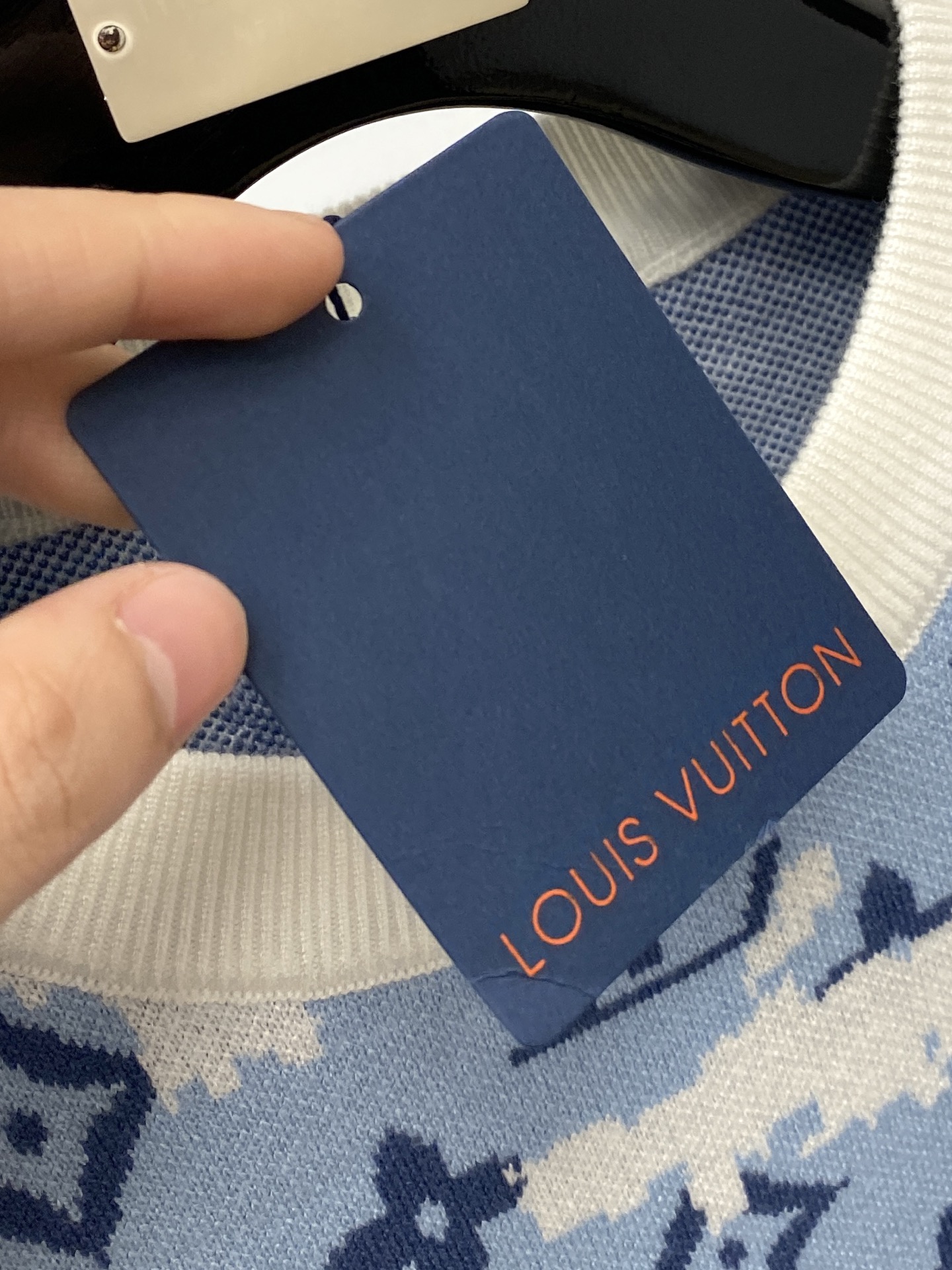 支持年后退换！ 路易威登、2025新品羊毛衣 具有手感细腻柔软，可直接与肌肤接触，让暖心的纱线变化出细腻