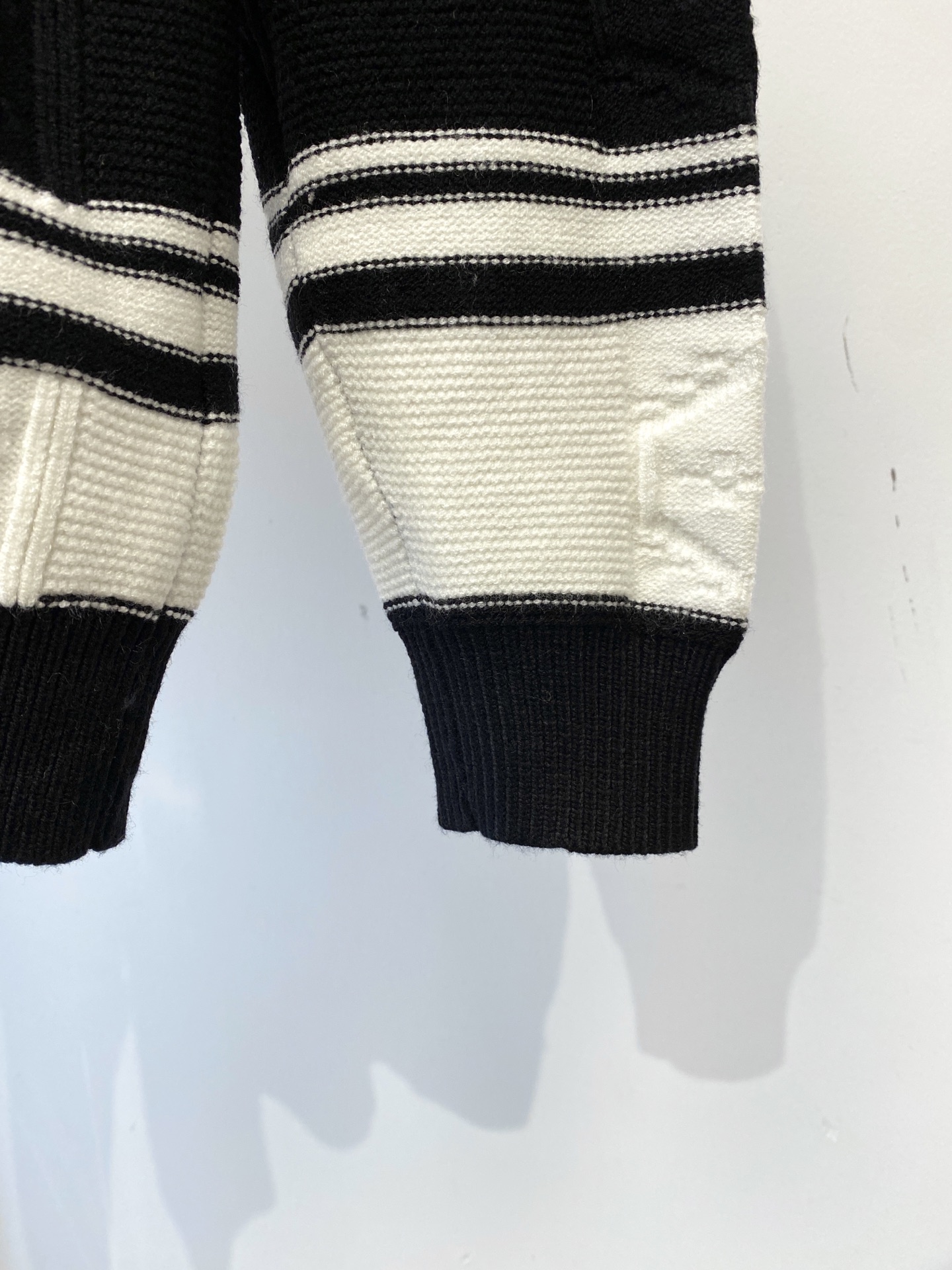 支持年后退换！ 古奇、2025新品羊毛衣 具有手感细腻柔软，可直接与肌肤接触，让暖心的纱线变化出细腻的质