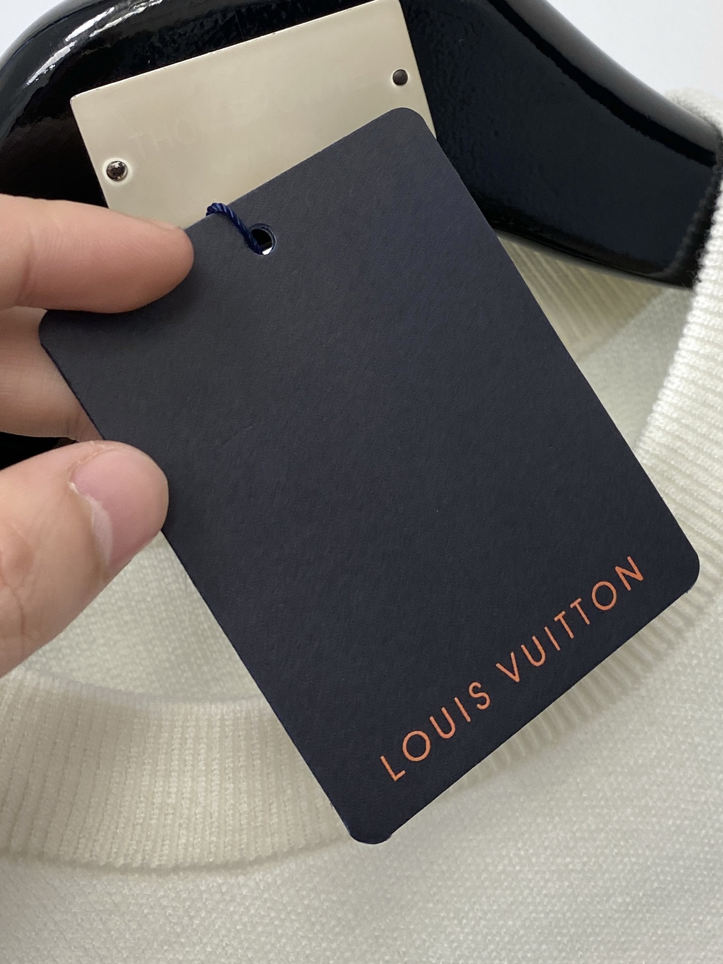 支持年后退换！ 路易威登、2025新品羊毛衣 具有手感细腻柔软，可直接与肌肤接触，让暖心的纱线变化出细腻