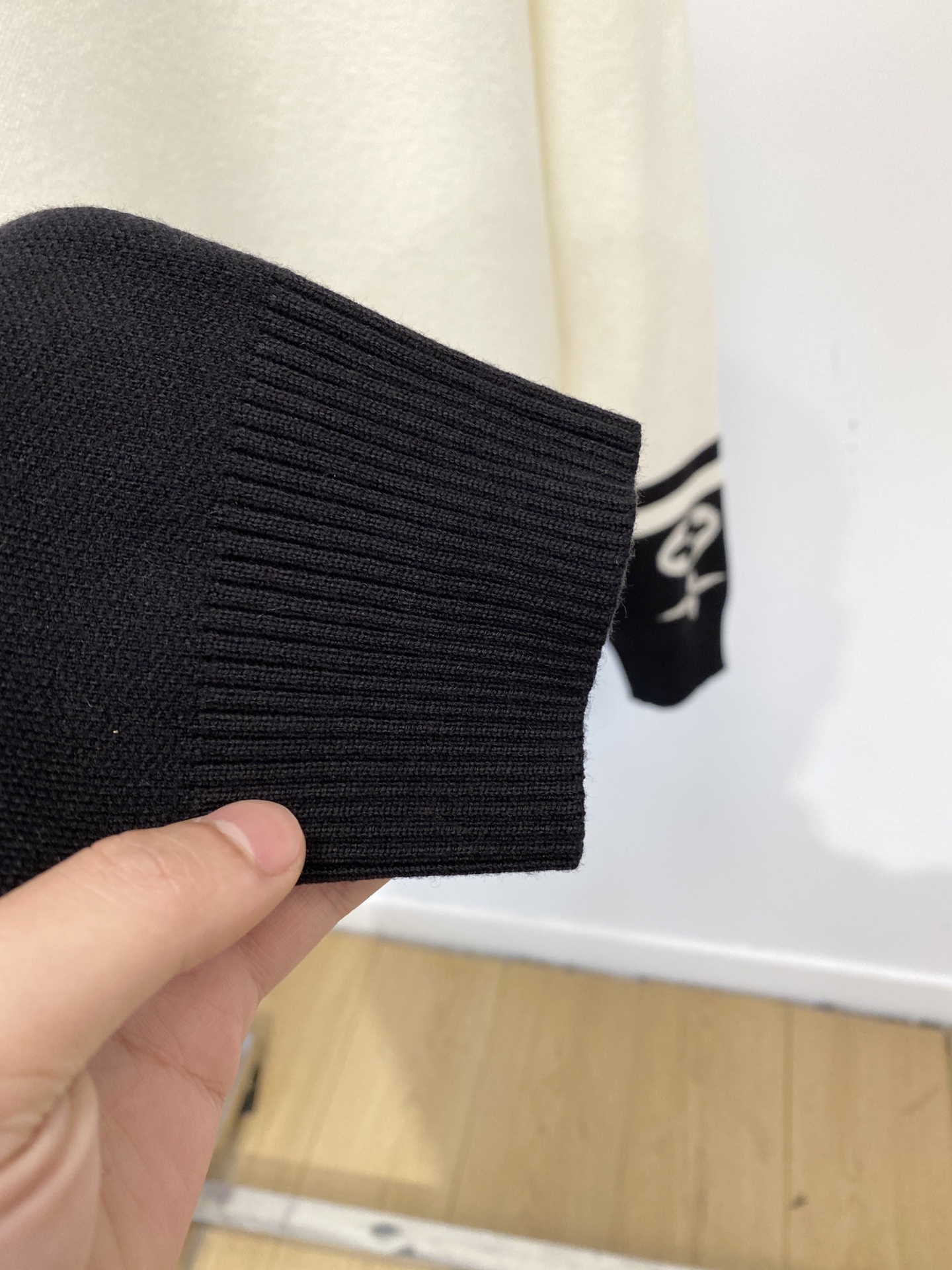 支持年后退换！ 路易威登、2025新品羊毛衣 具有手感细腻柔软，可直接与肌肤接触，让暖心的纱线变化出细腻