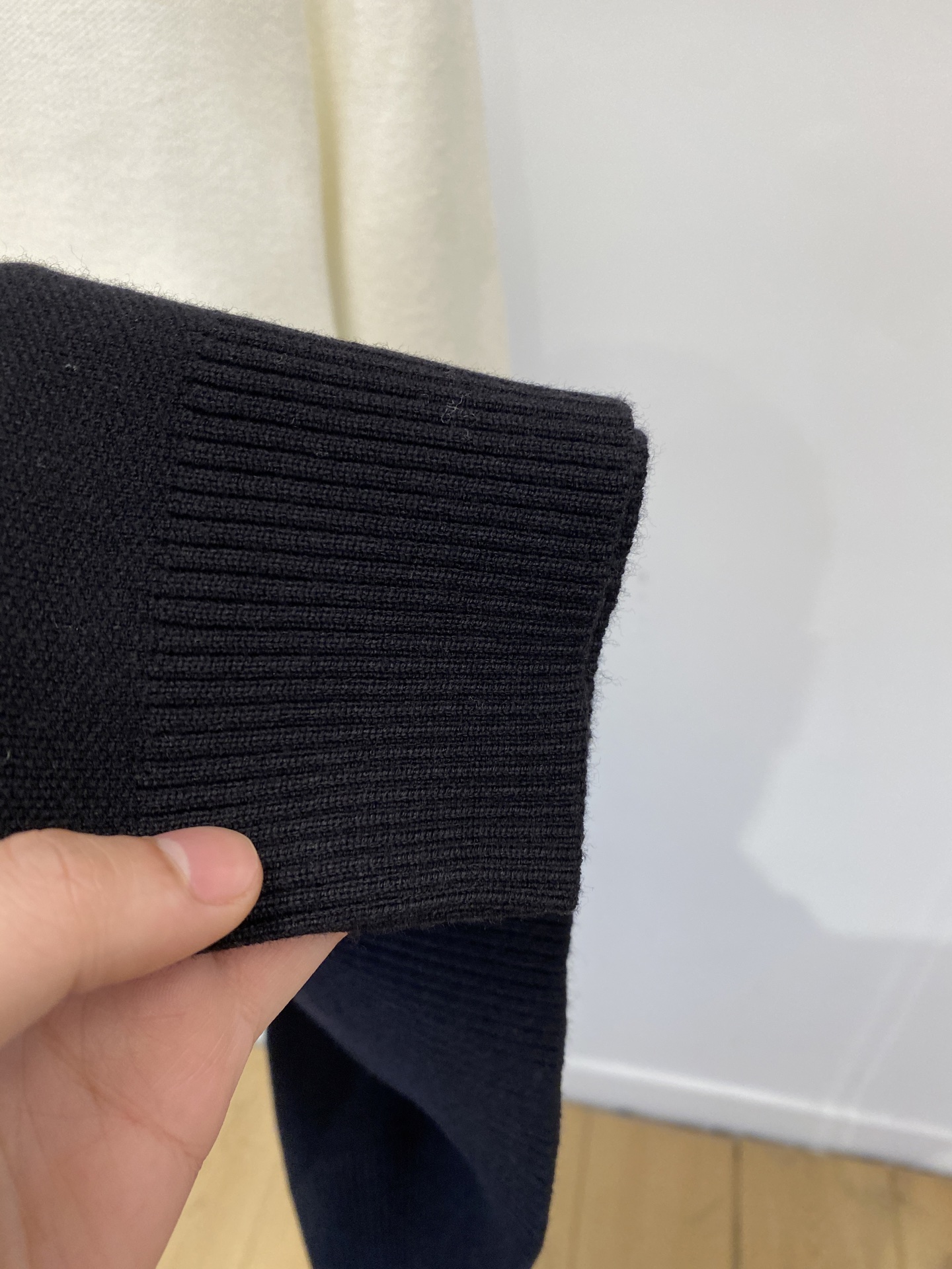 支持年后退换！ 路易威登、2025新品羊毛衣 具有手感细腻柔软，可直接与肌肤接触，让暖心的纱线变化出细腻