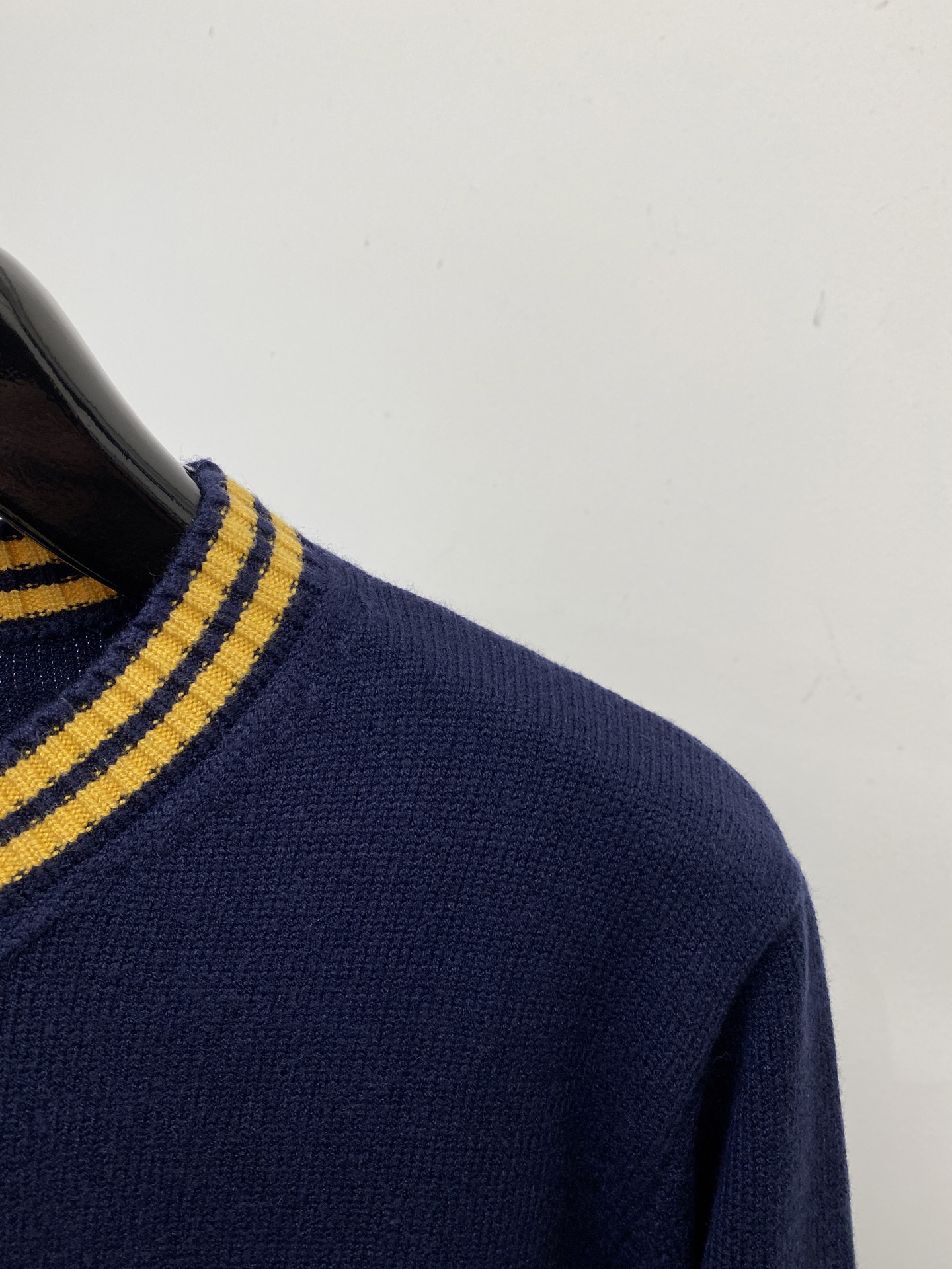 支持年后退换！ 普拉达、2025新品羊毛衣 具有手感细腻柔软，可直接与肌肤接触，让暖心的纱线变化出细腻的