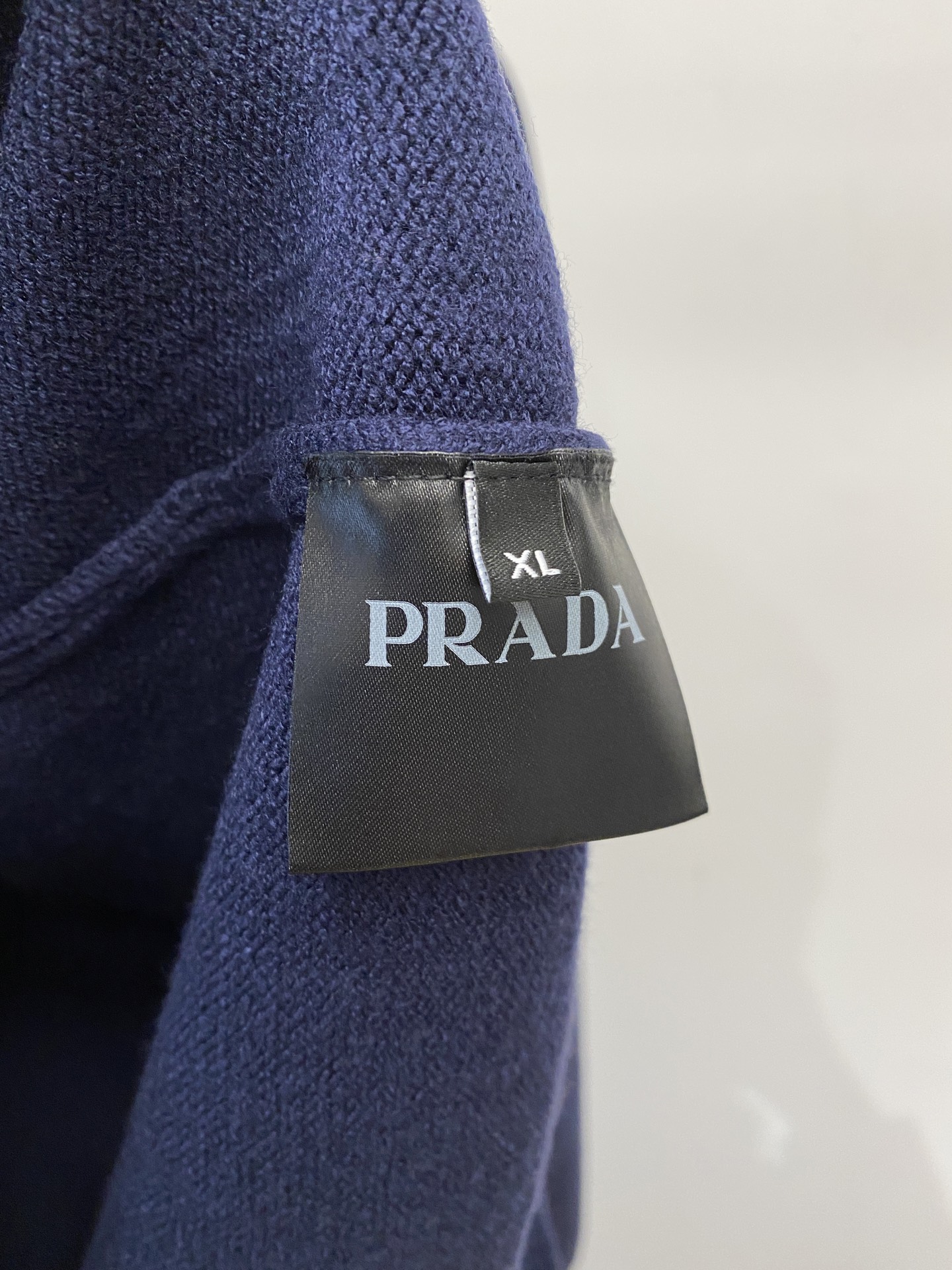 支持年后退换！ 普拉达、2025新品羊毛衣 具有手感细腻柔软，可直接与肌肤接触，让暖心的纱线变化出细腻的