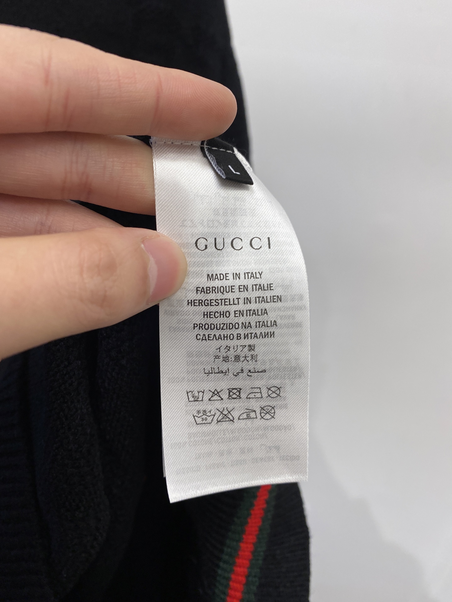 古奇、2025新品羊毛衣 具有手感细腻柔软，可直接与肌肤接触，让暖心的纱线变化出细腻的质感，顶级工艺极具