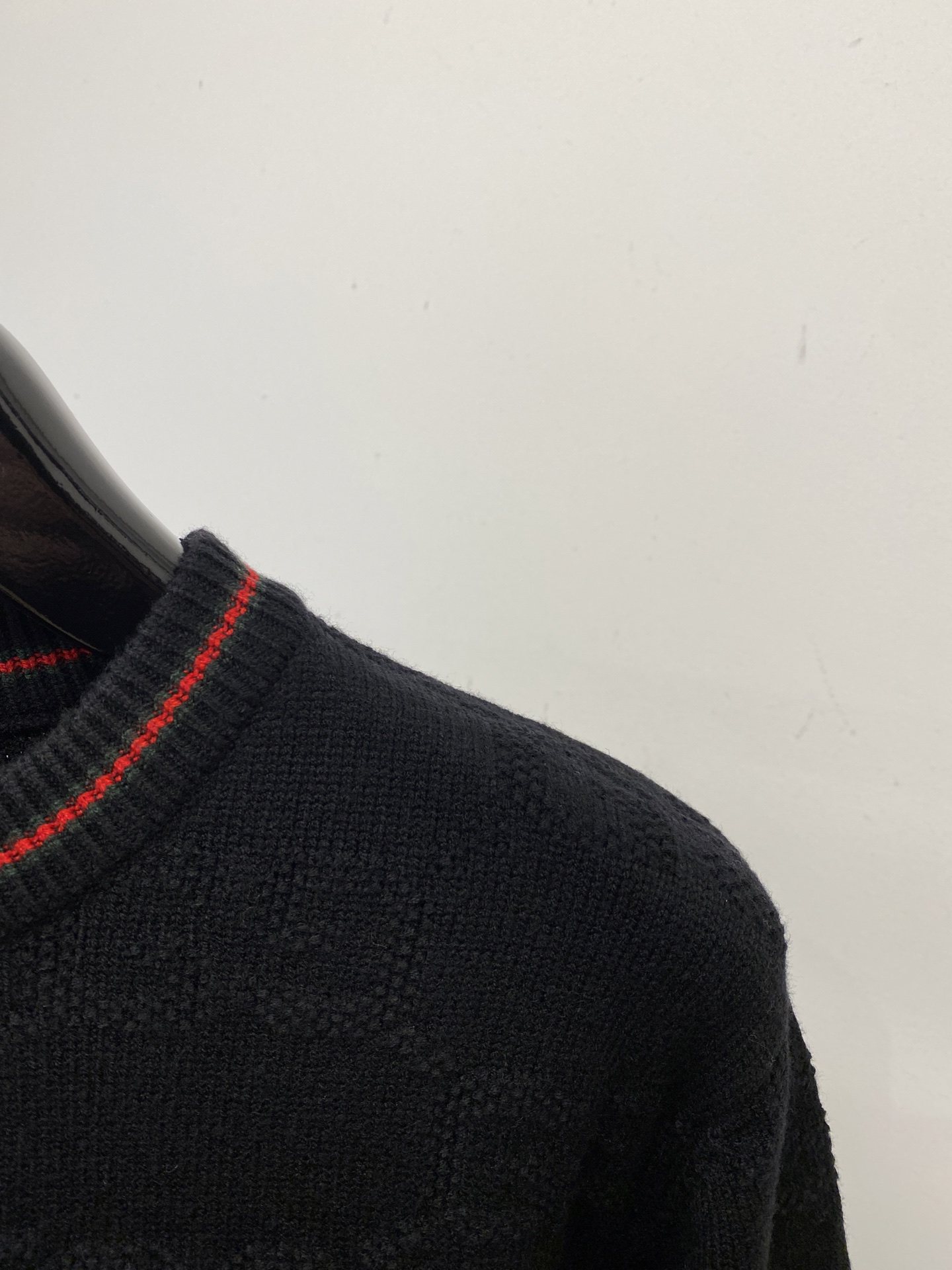 古奇、2025新品羊毛衣 具有手感细腻柔软，可直接与肌肤接触，让暖心的纱线变化出细腻的质感，顶级工艺极具