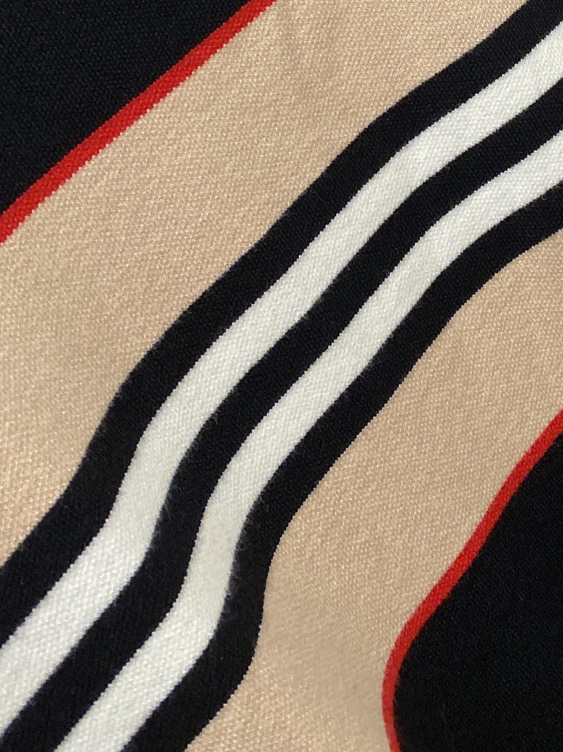 支持年后退换！ 巴宝莉、2025新品羊毛衣 具有手感细腻柔软，可直接与肌肤接触，让暖心的纱线变化出细腻的