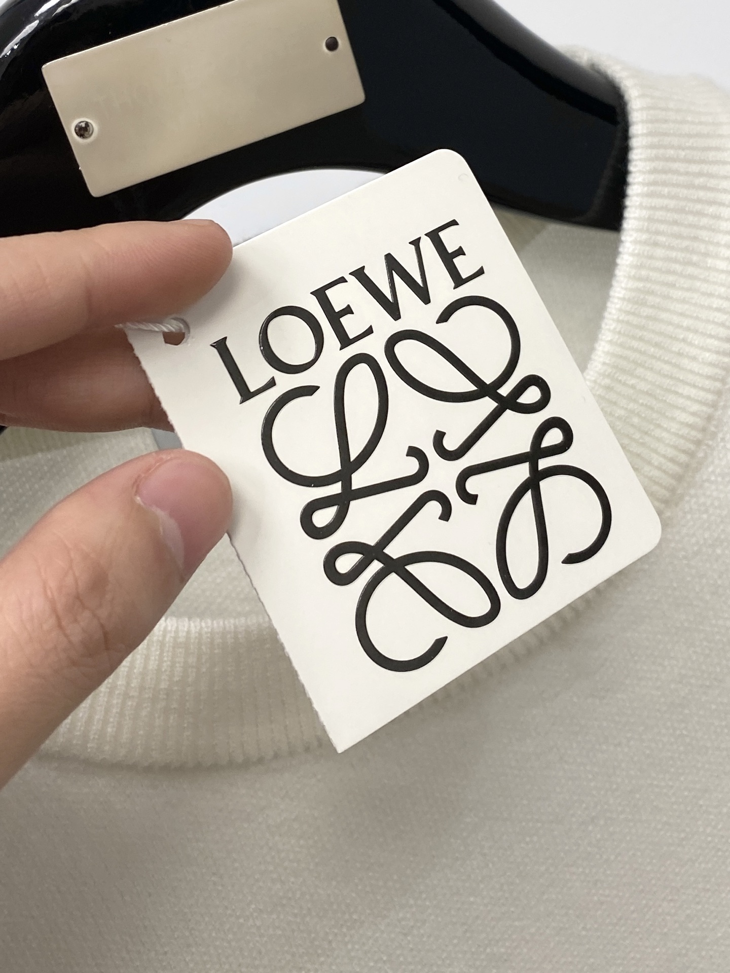 支持年后退换！ 罗意威、2025新品羊毛衣 具有手感细腻柔软，可直接与肌肤接触，让暖心的纱线变化出细腻的