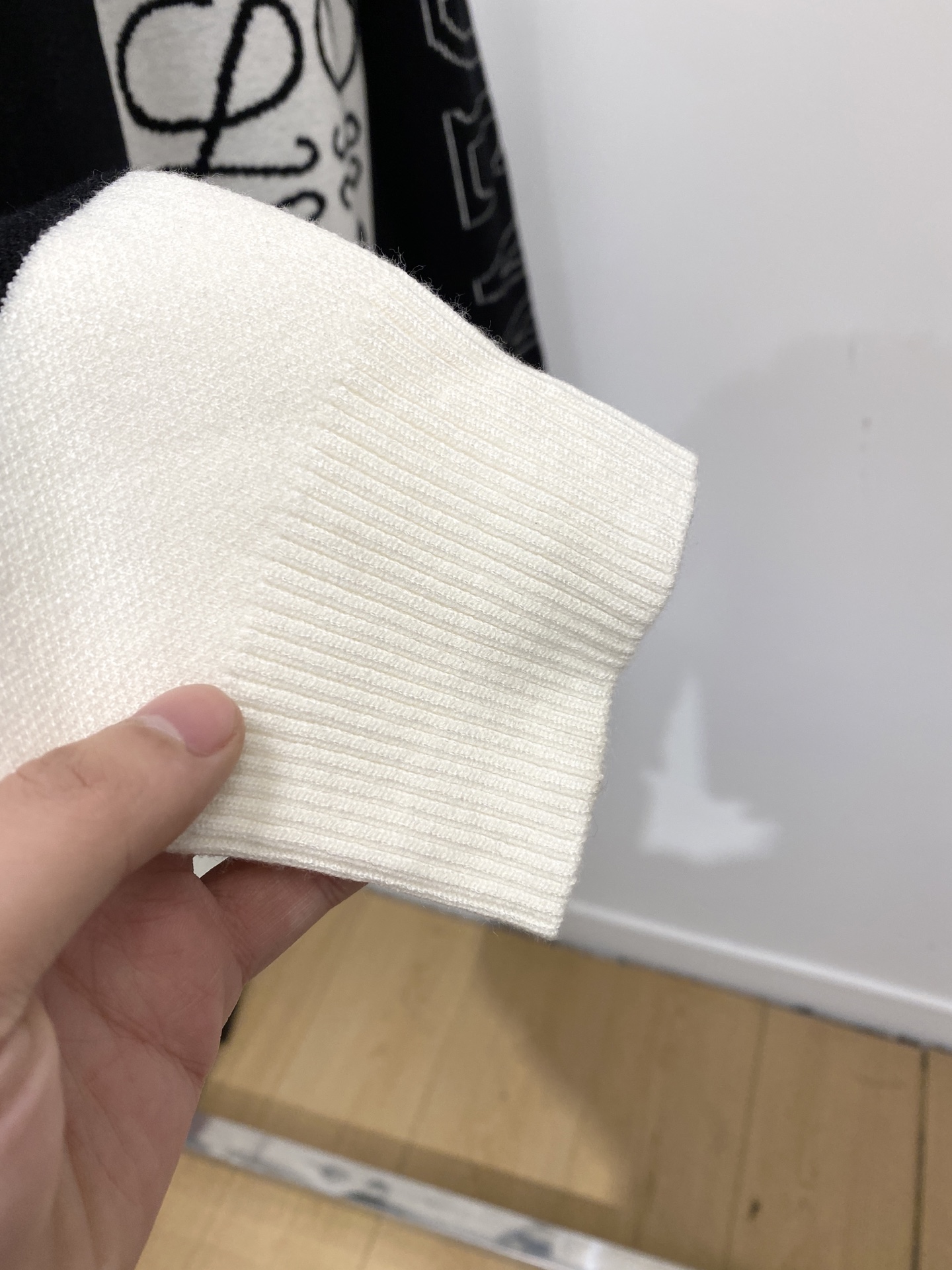 支持年后退换！ 罗意威、2025新品羊毛衣 具有手感细腻柔软，可直接与肌肤接触，让暖心的纱线变化出细腻的