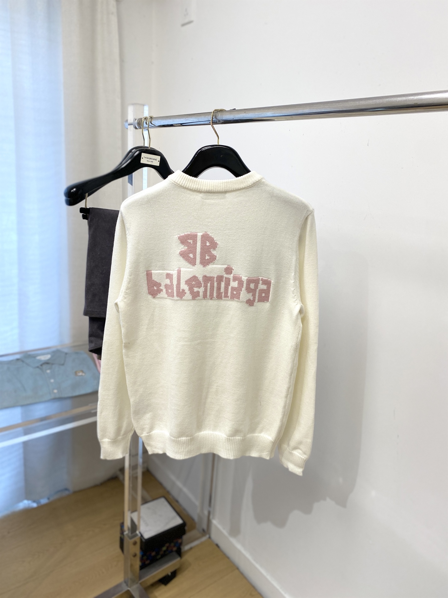 支持年后退换！ 巴黎世家、2025新品羊毛衣 具有手感细腻柔软，可直接与肌肤接触，让暖心的纱线变化出细腻