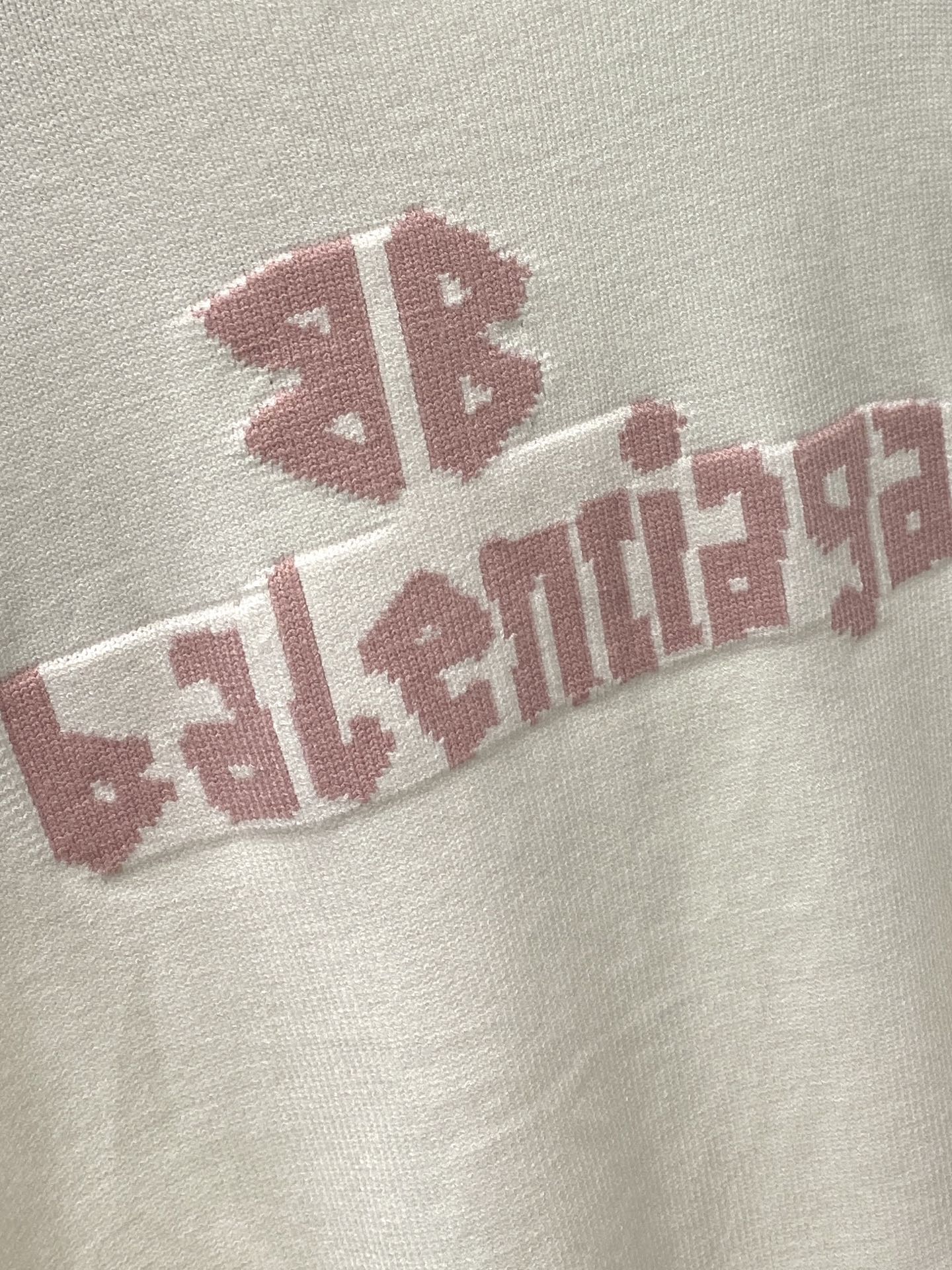 支持年后退换！ 巴黎世家、2025新品羊毛衣 具有手感细腻柔软，可直接与肌肤接触，让暖心的纱线变化出细腻