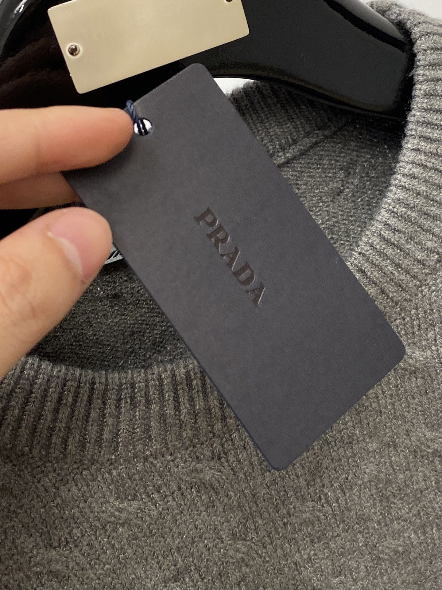 支持年后退换！ 普拉达、2025新品羊毛衣 具有手感细腻柔软，可直接与肌肤接触，让暖心的纱线变化出细腻的